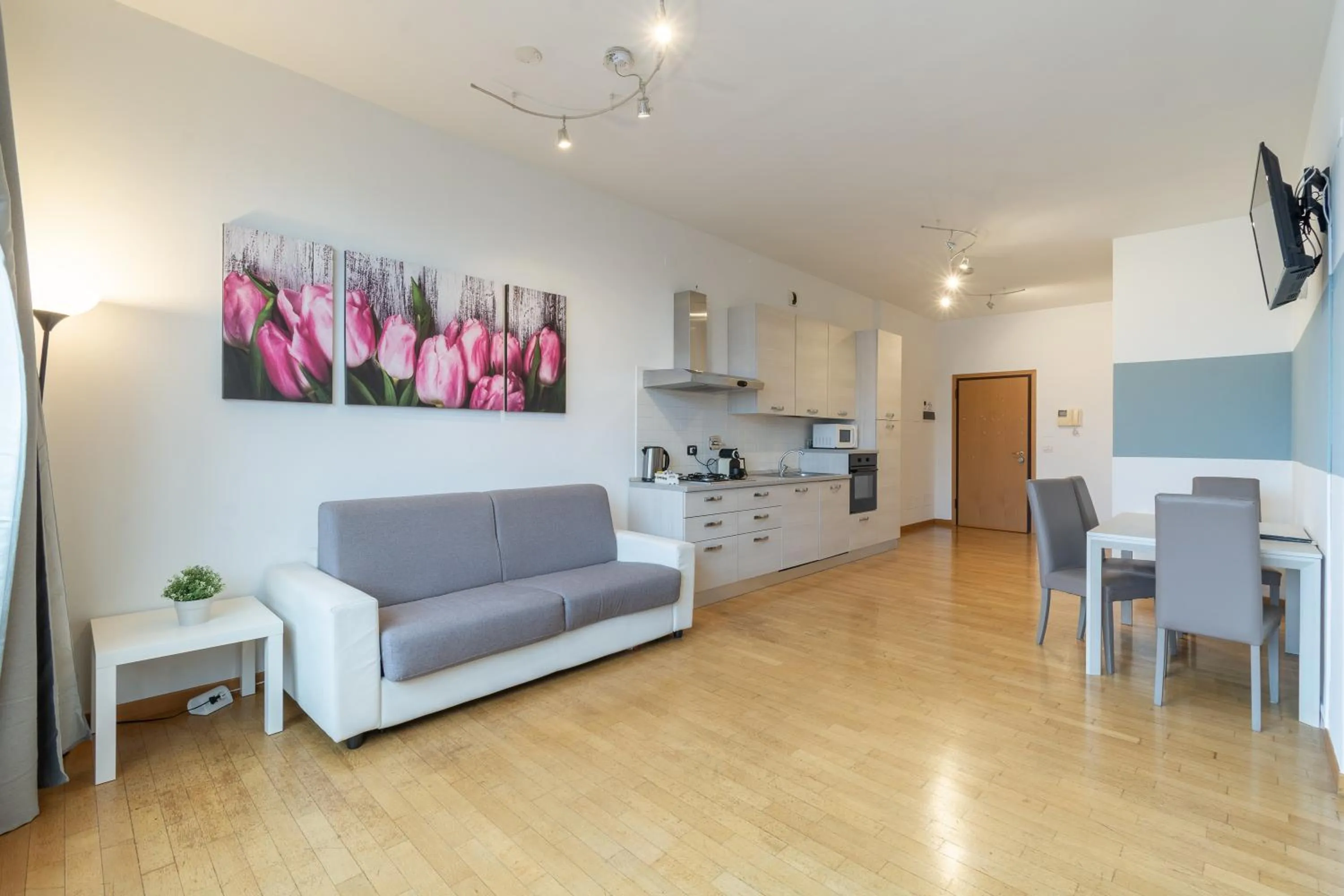 4 Star Family & Friends Apt - Self Check-in