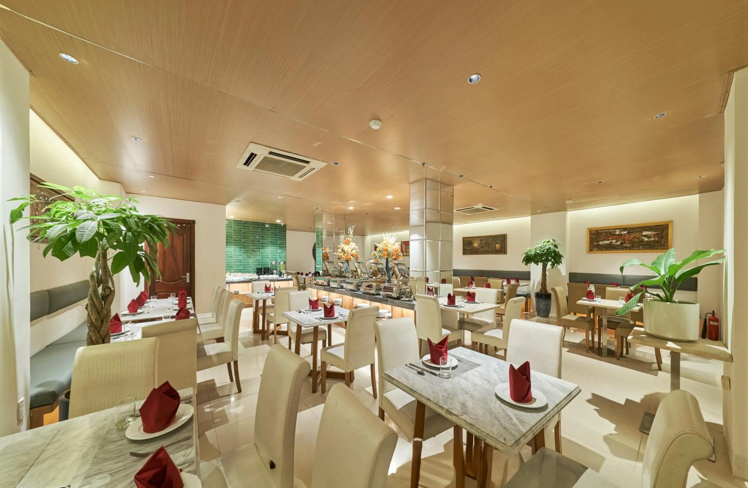 Restaurant/places to eat in Blue Diamond Hotel