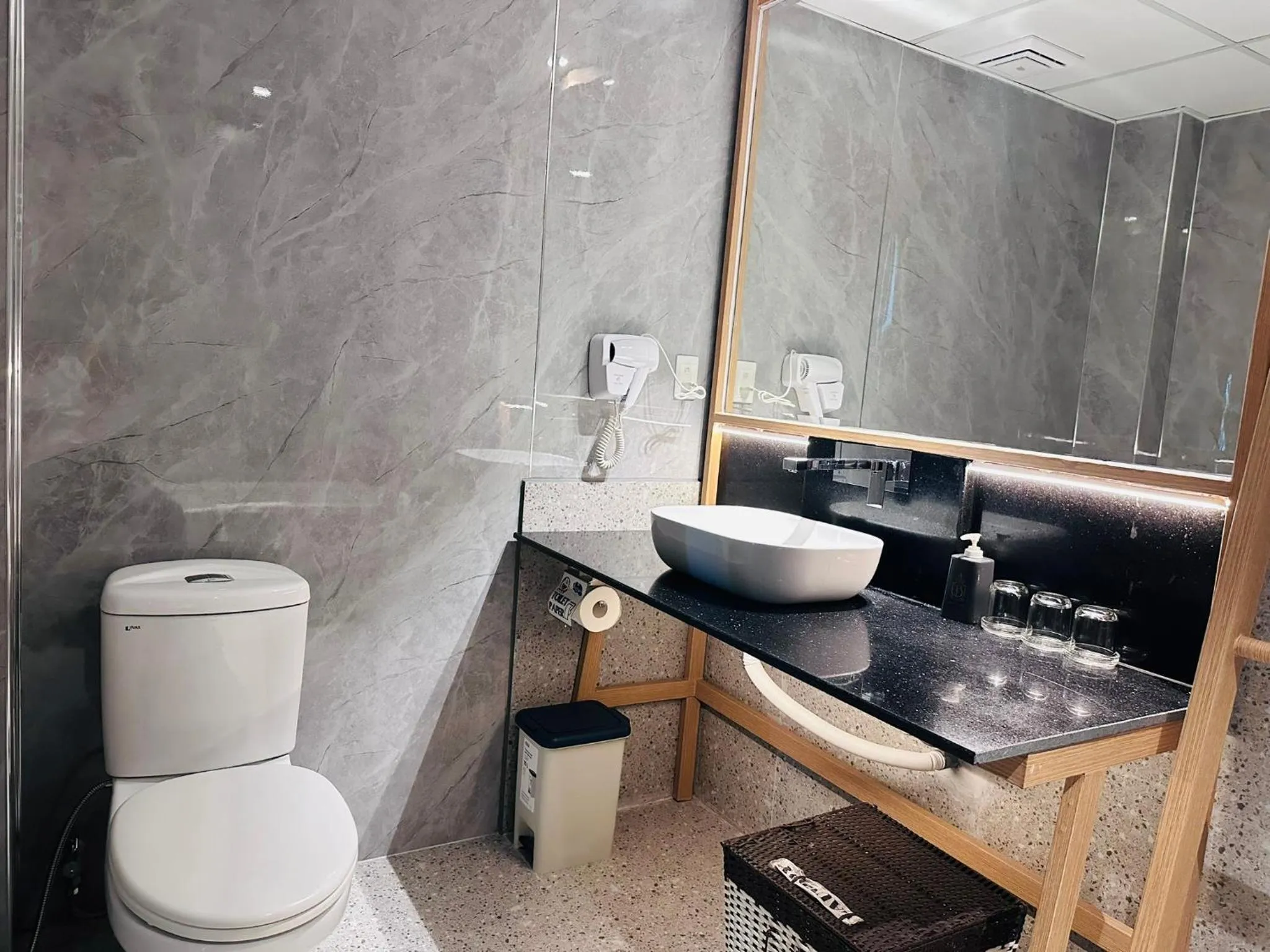 Toilet in Blue Diamond Hotel