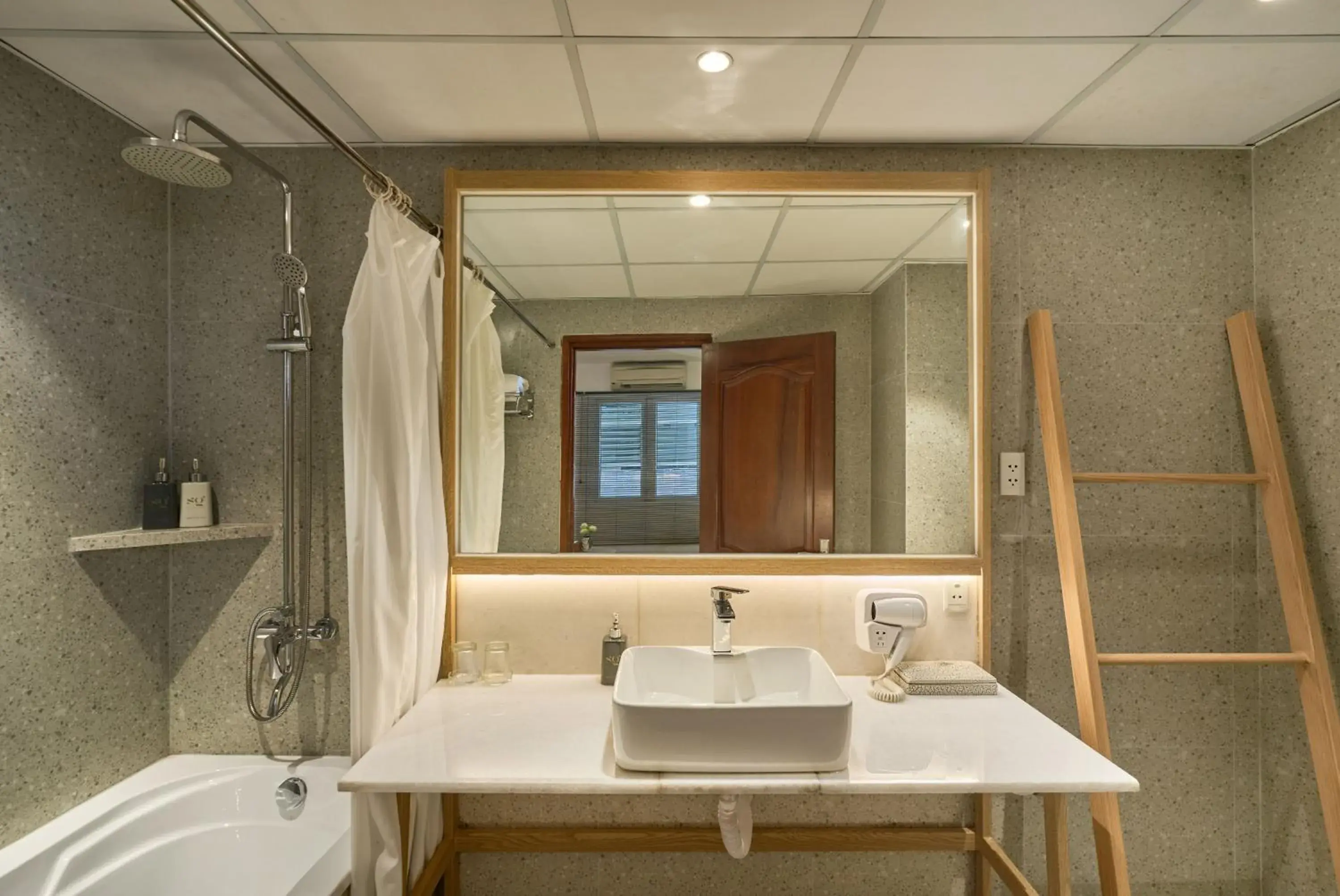 Deluxe Double or Twin Room in Blue Diamond Hotel Deluxe Double or Twin Room in Blue Diamond Hotel