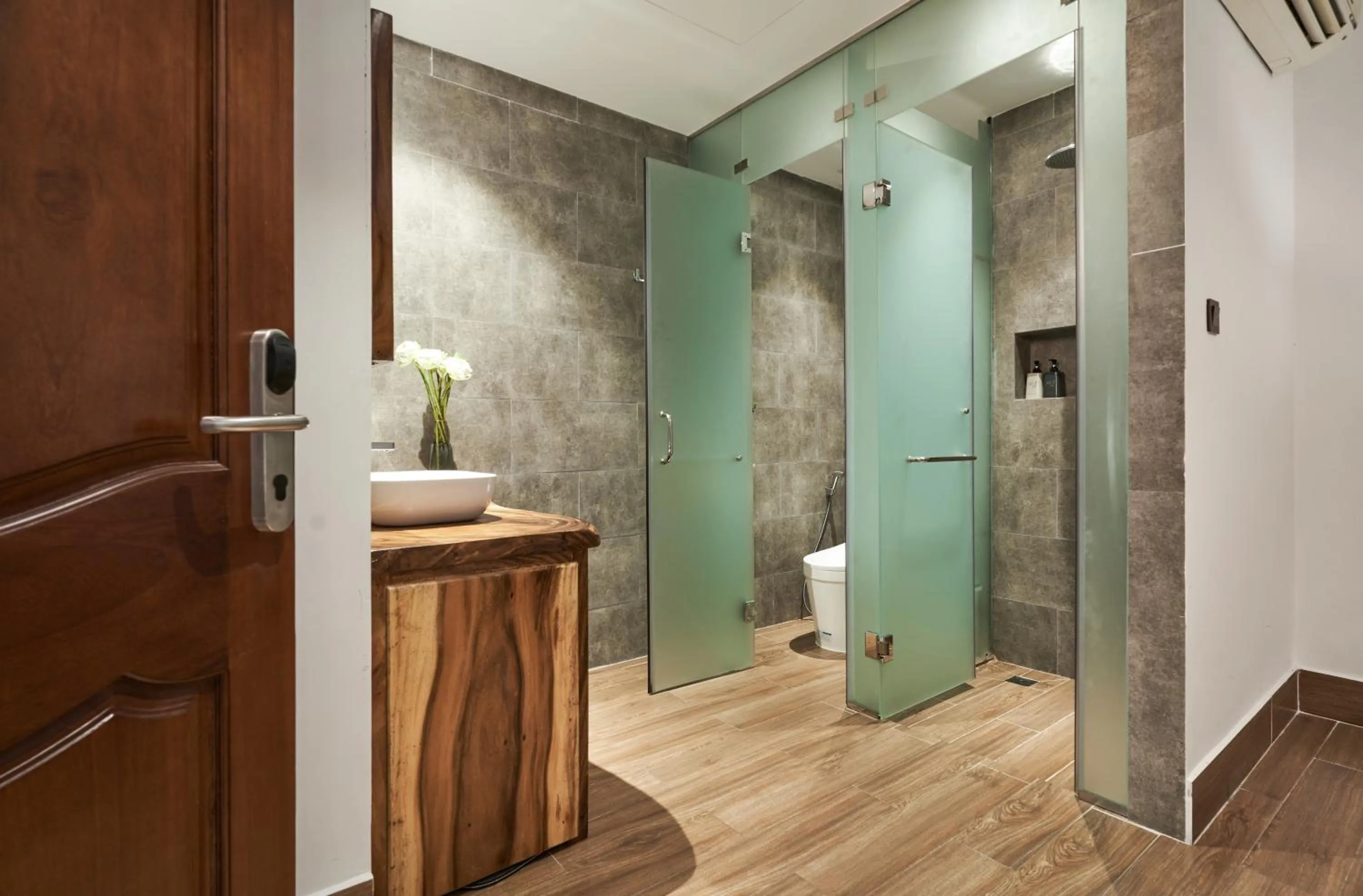 Shower in Blue Diamond Hotel