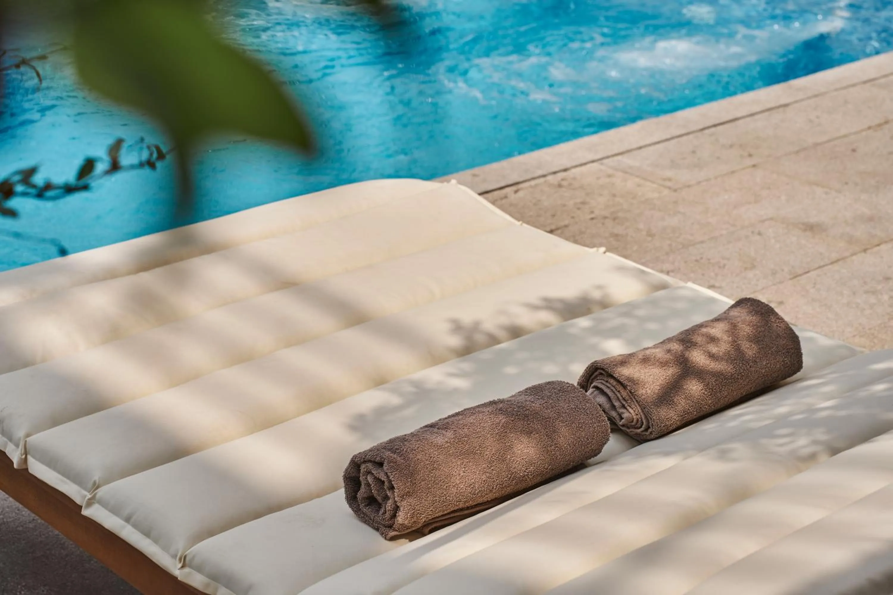 Restaurant/places to eat in Blue Diamond Hotel