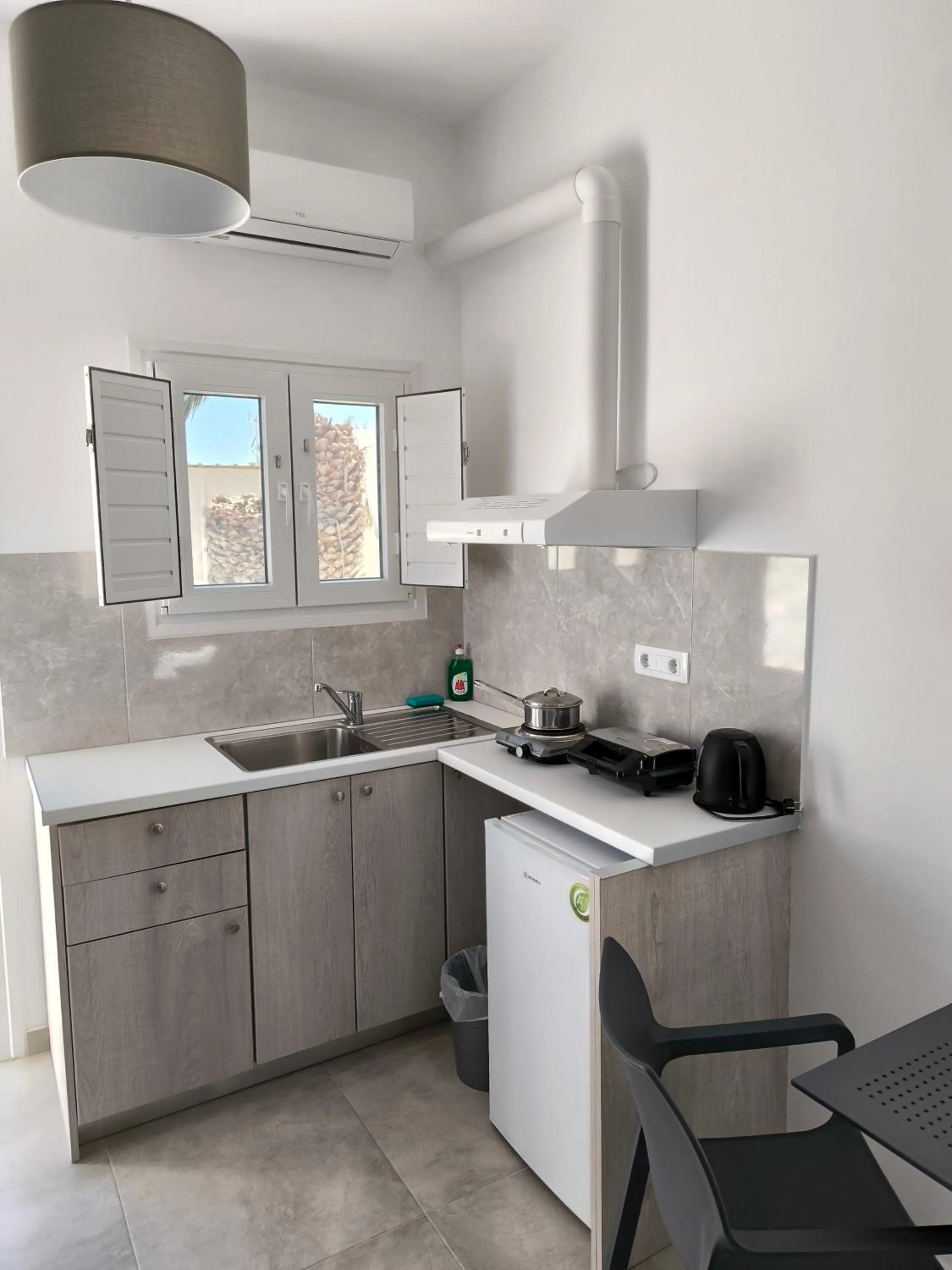 Kitchen or kitchenette in Mary Rooms