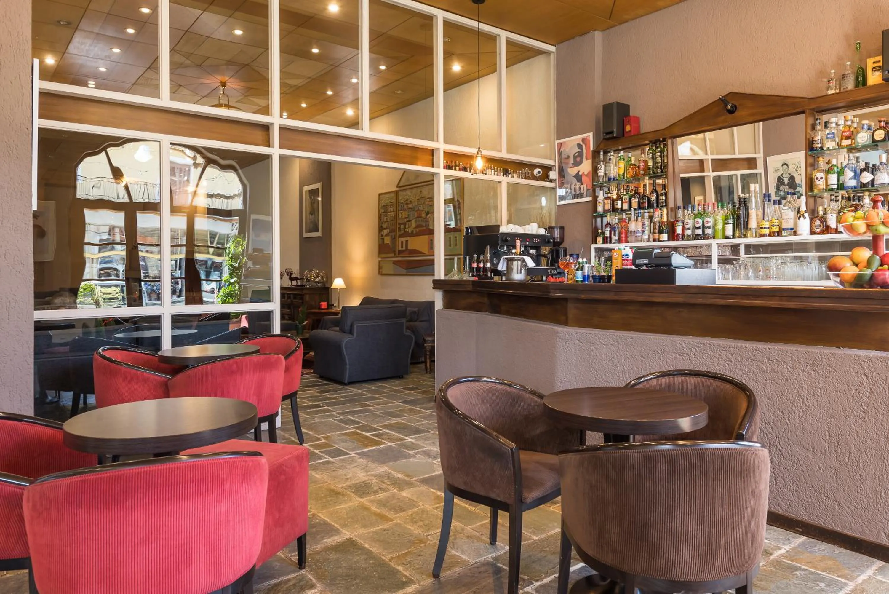 Lounge or bar in Arahova Inn Hotel