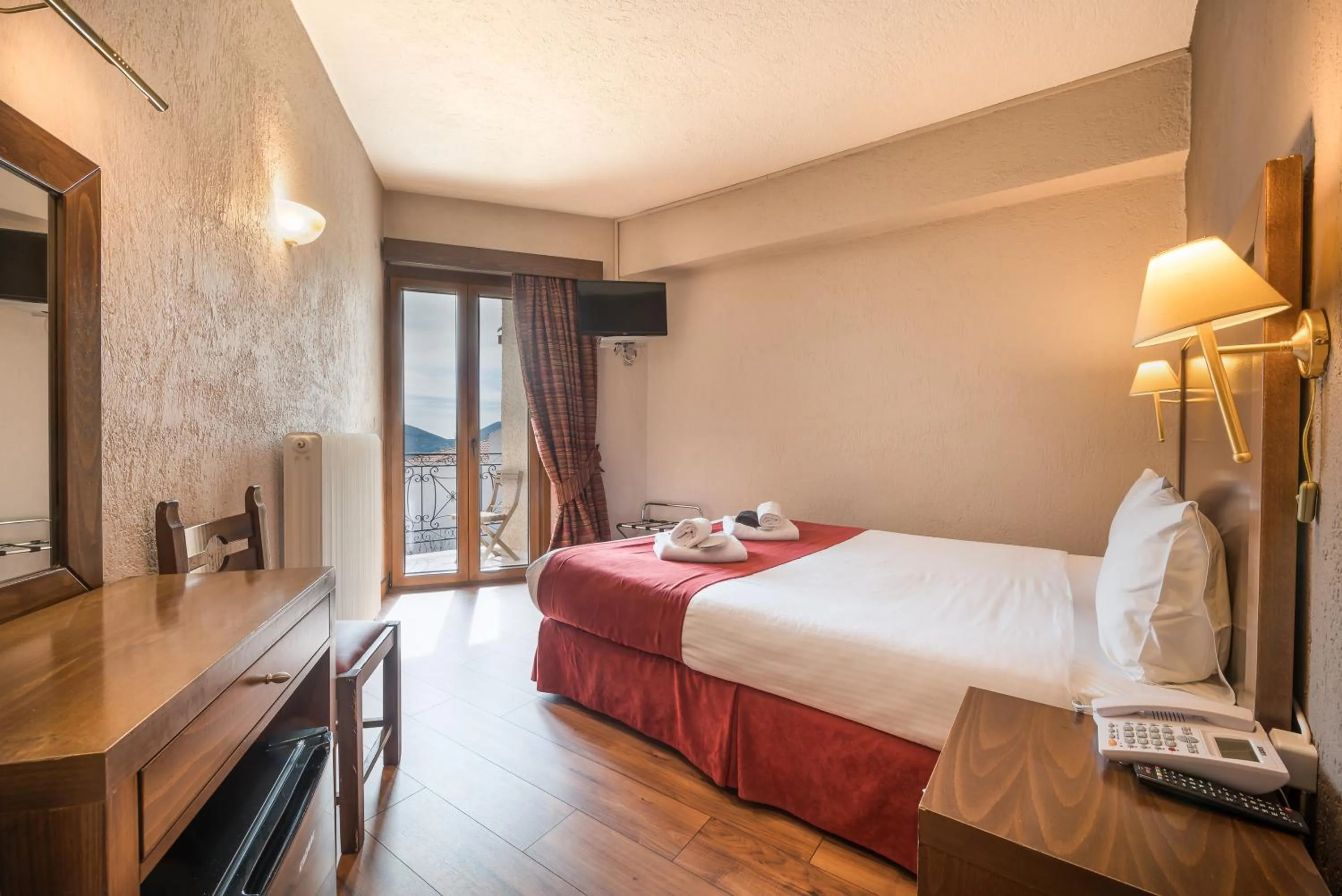 View (from property/room), Bed in Arahova Inn Hotel