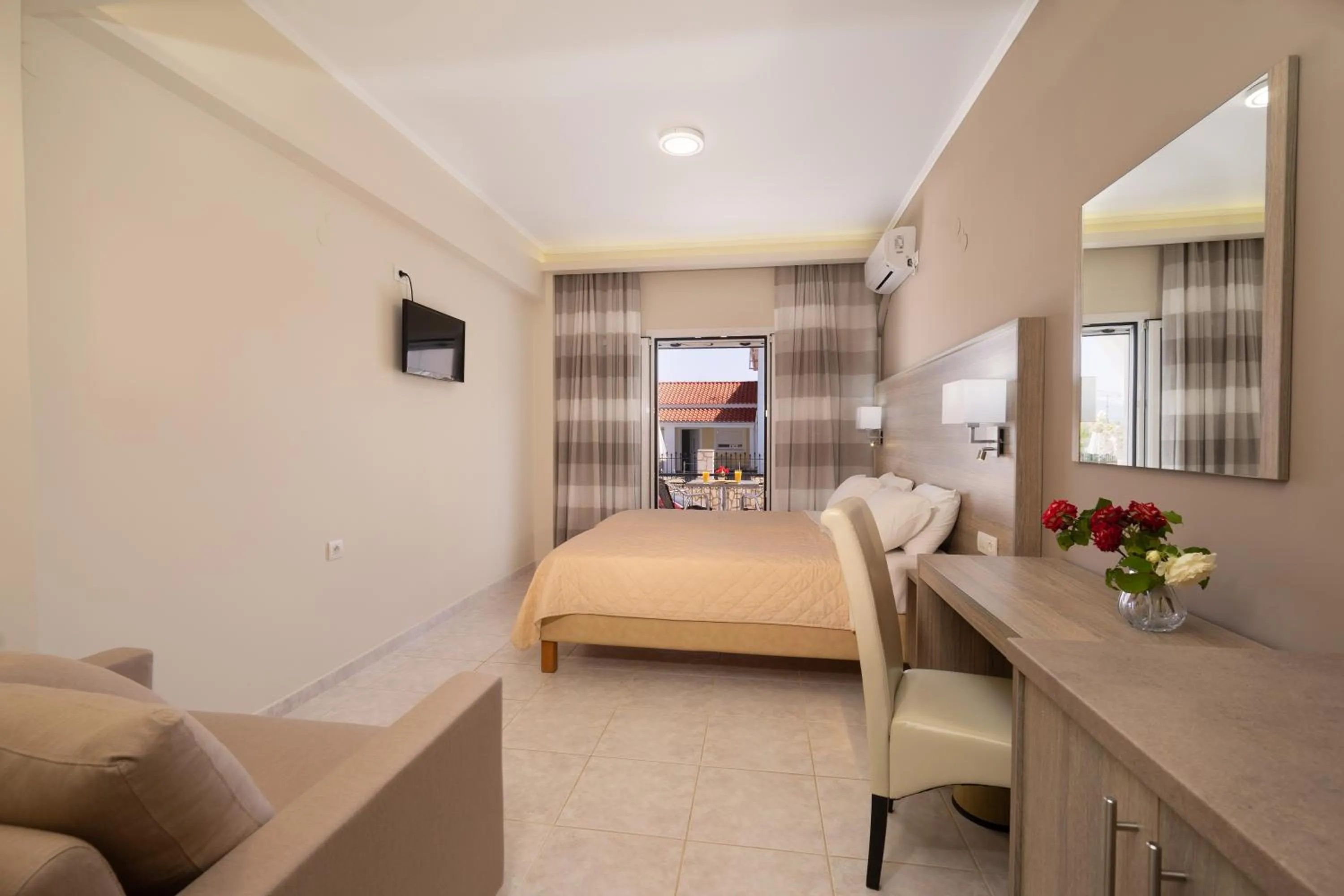 Photo of the whole room, Bed in Diamanto Complex