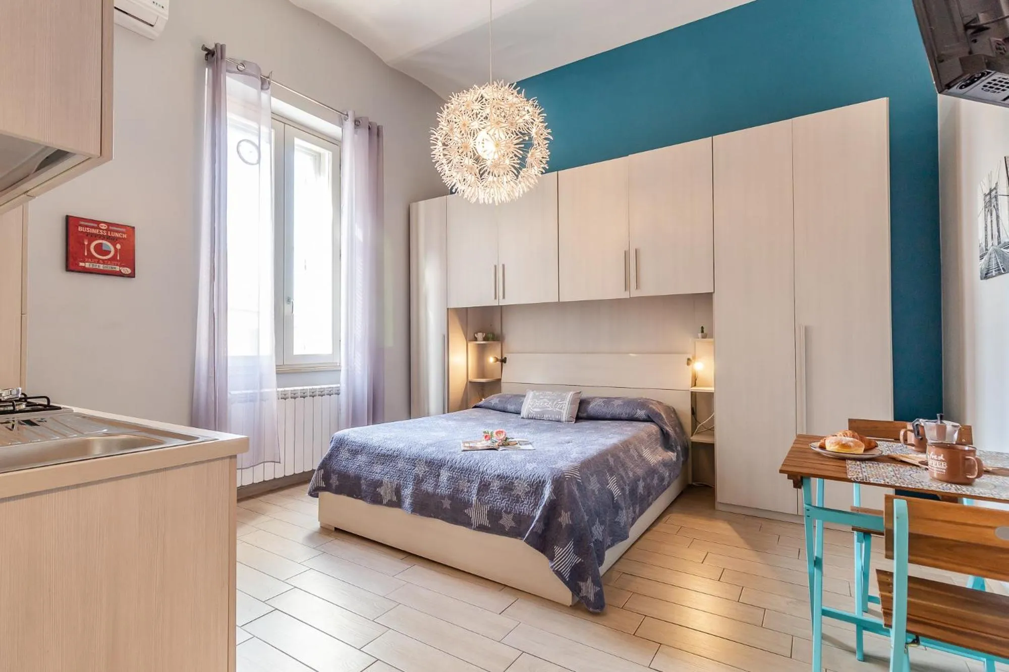 Photo of the whole room, Bed in La Casa Rosa