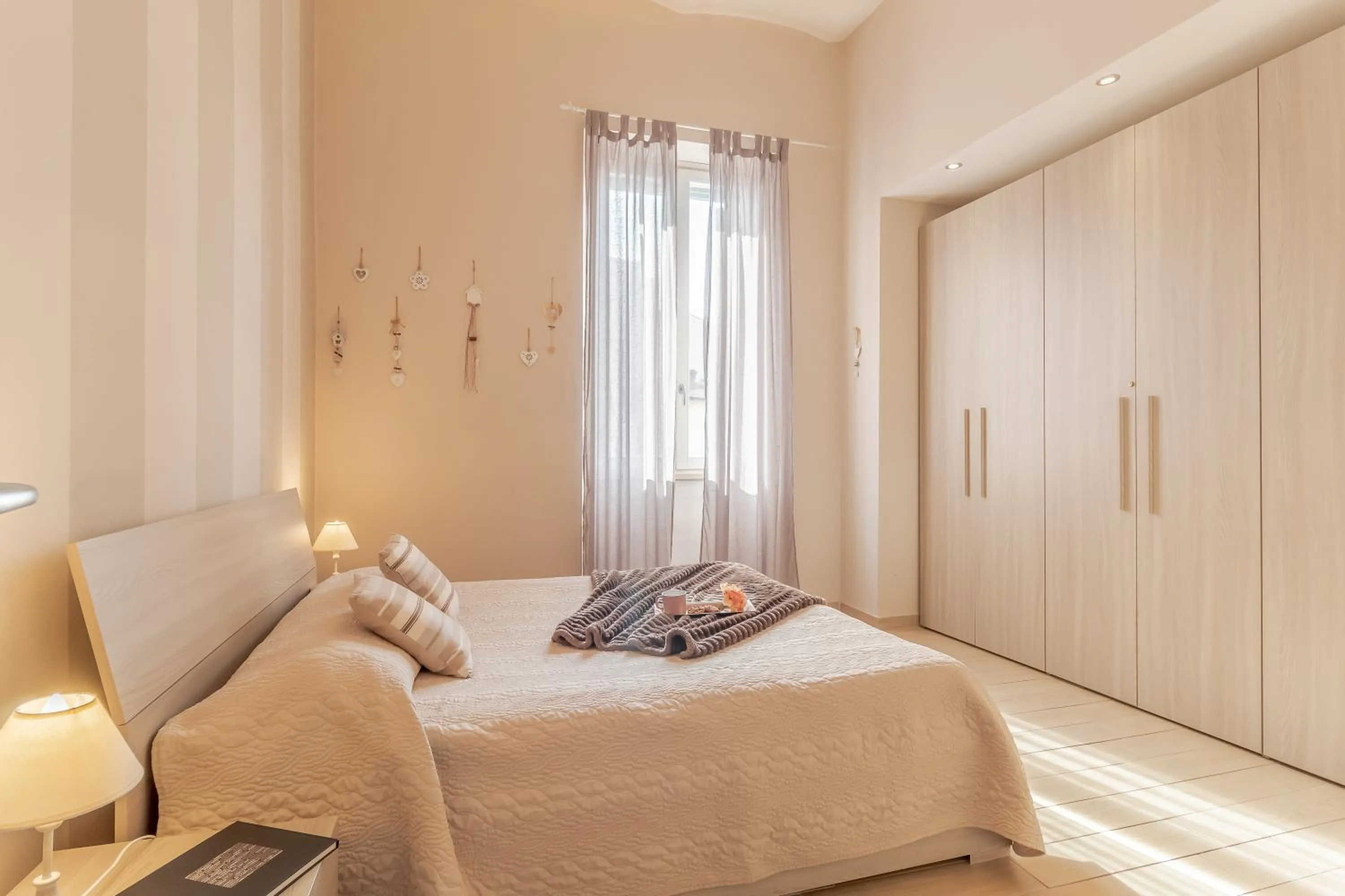 Photo of the whole room, Bed in La Casa Rosa