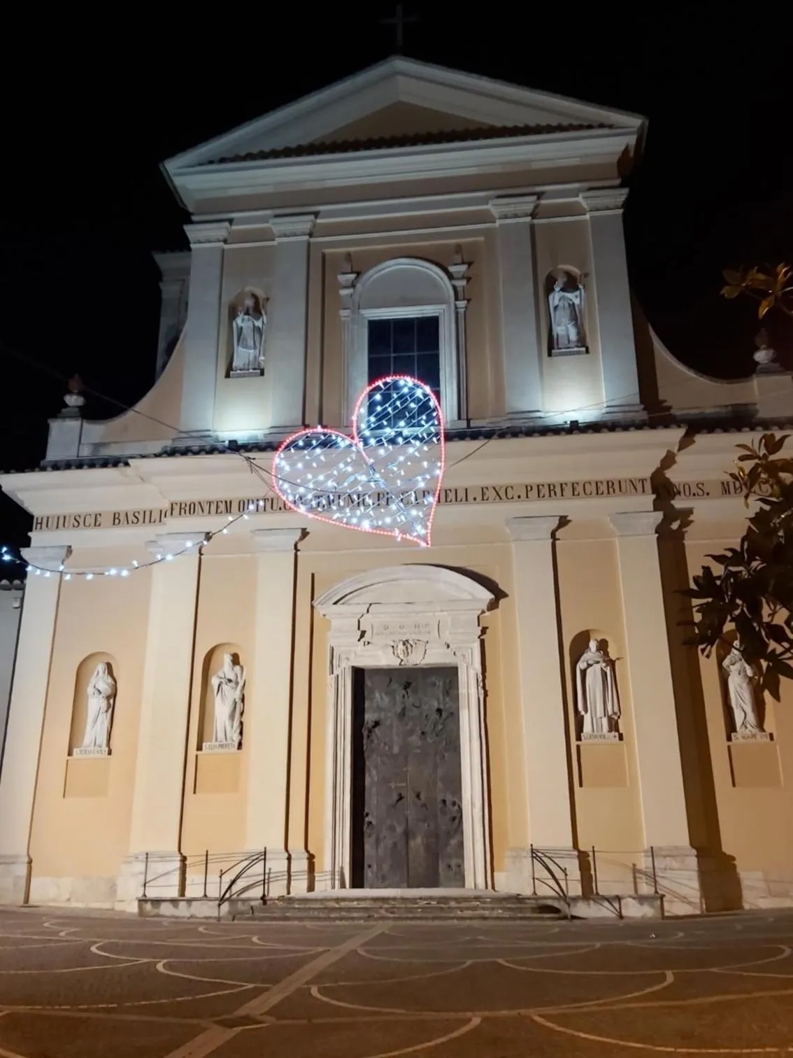 Nearby landmark in La Casa Rosa