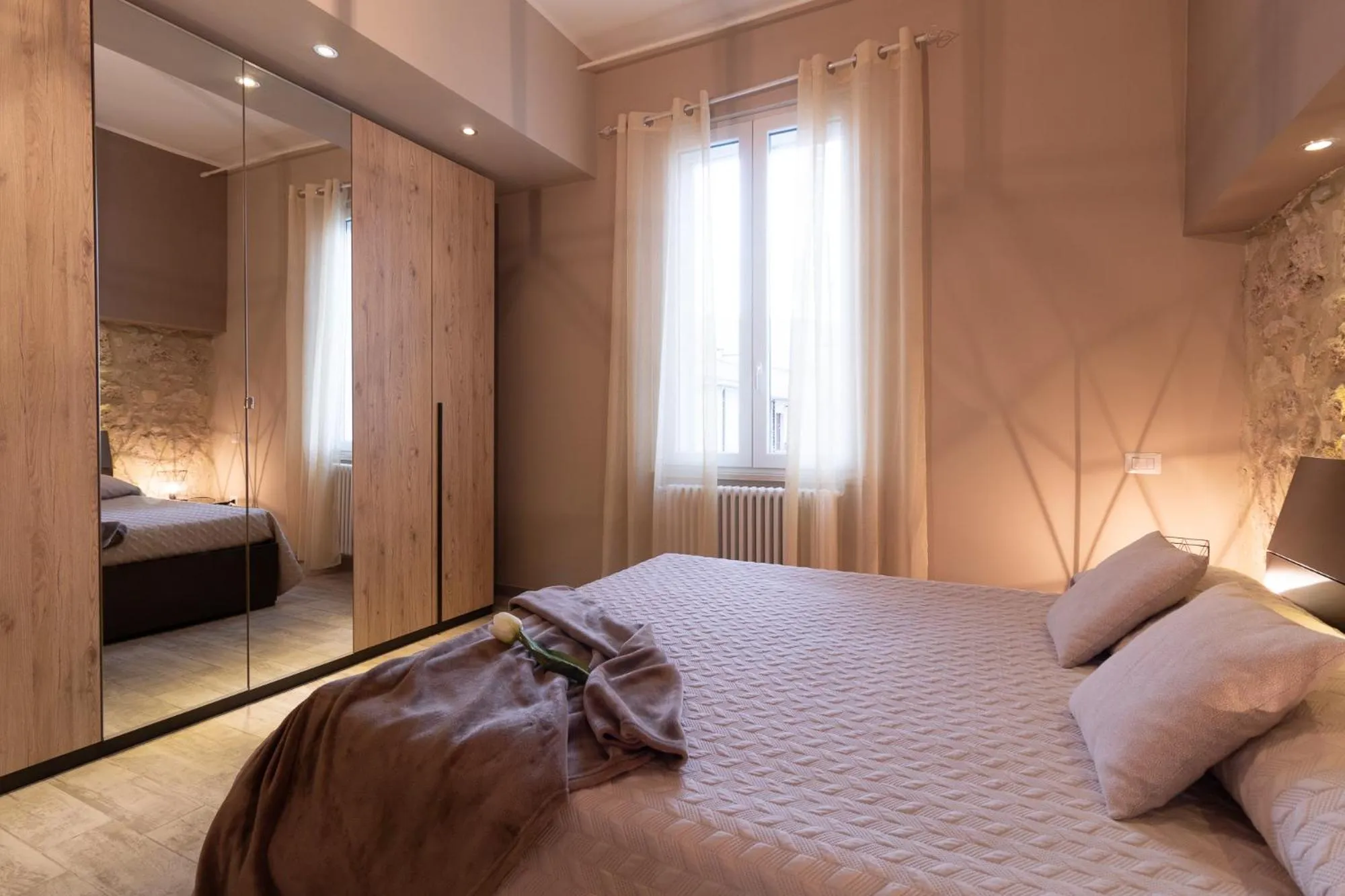 Photo of the whole room, Bed in La Casa Rosa