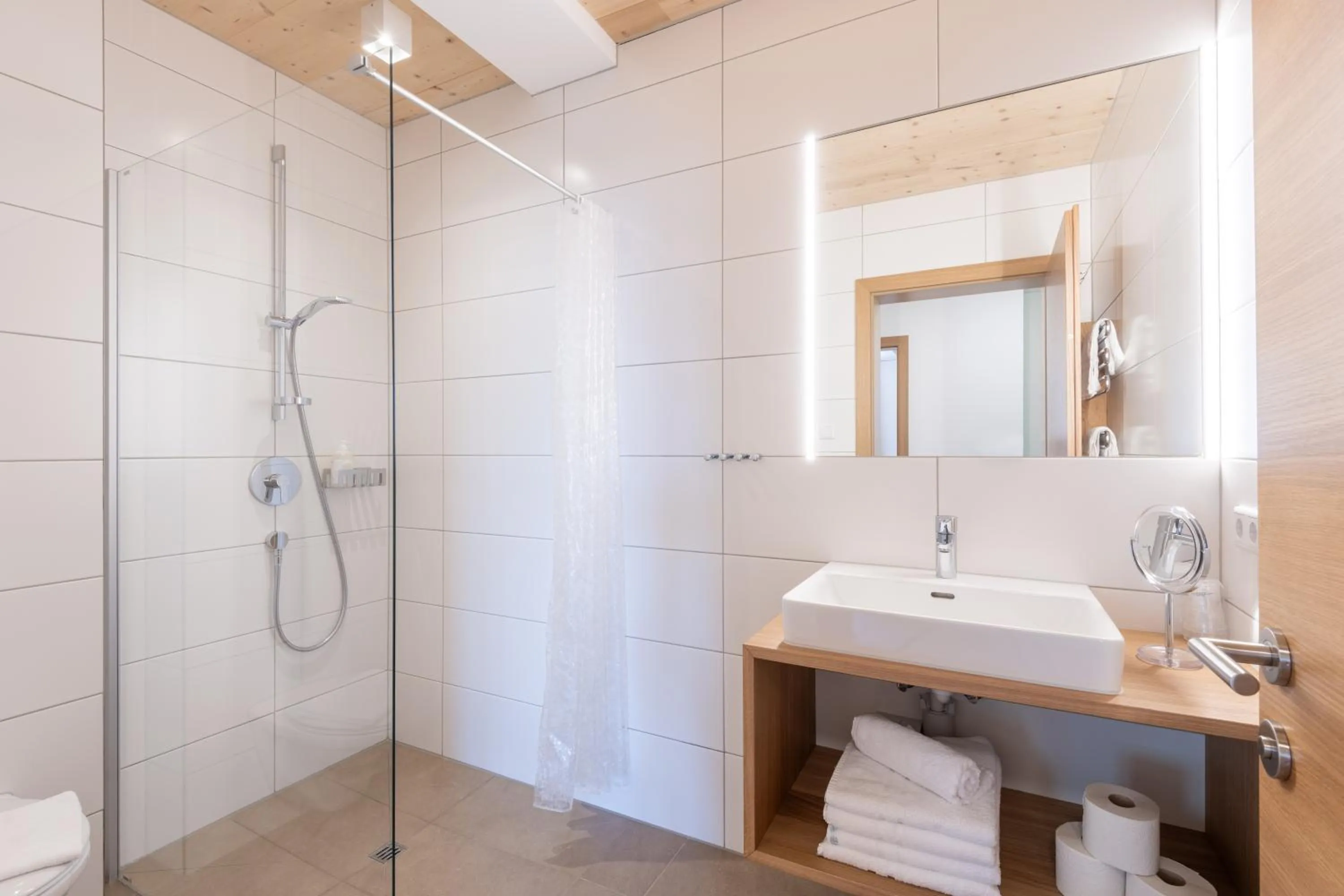 Shower in Rössle Appartements und Sport Rössle Skiverleih & Sportgeschäft