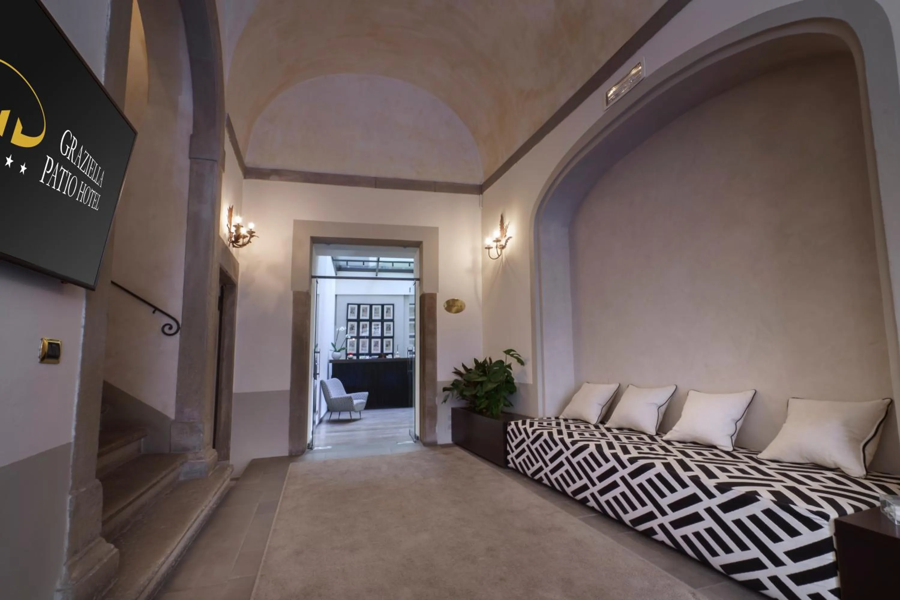 Lobby or reception, Bed in Graziella Patio Hotel