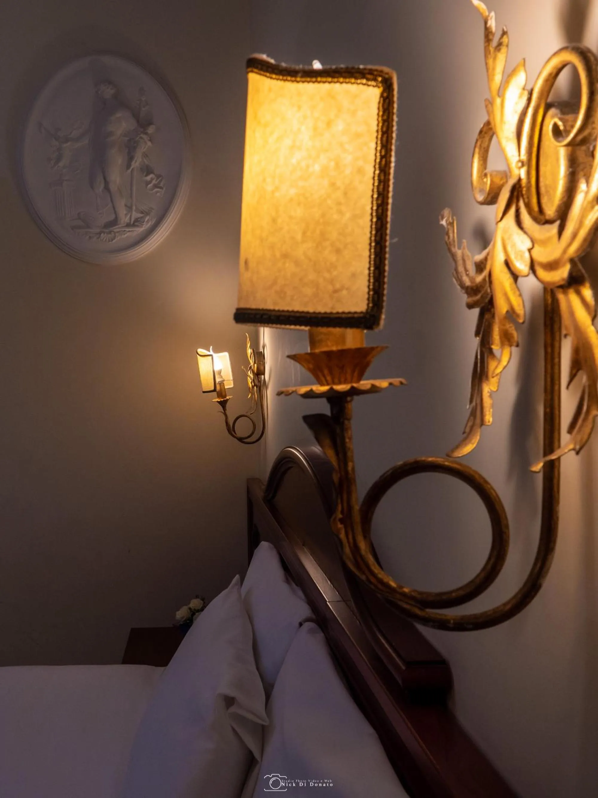 Decorative detail in Caroline Suite