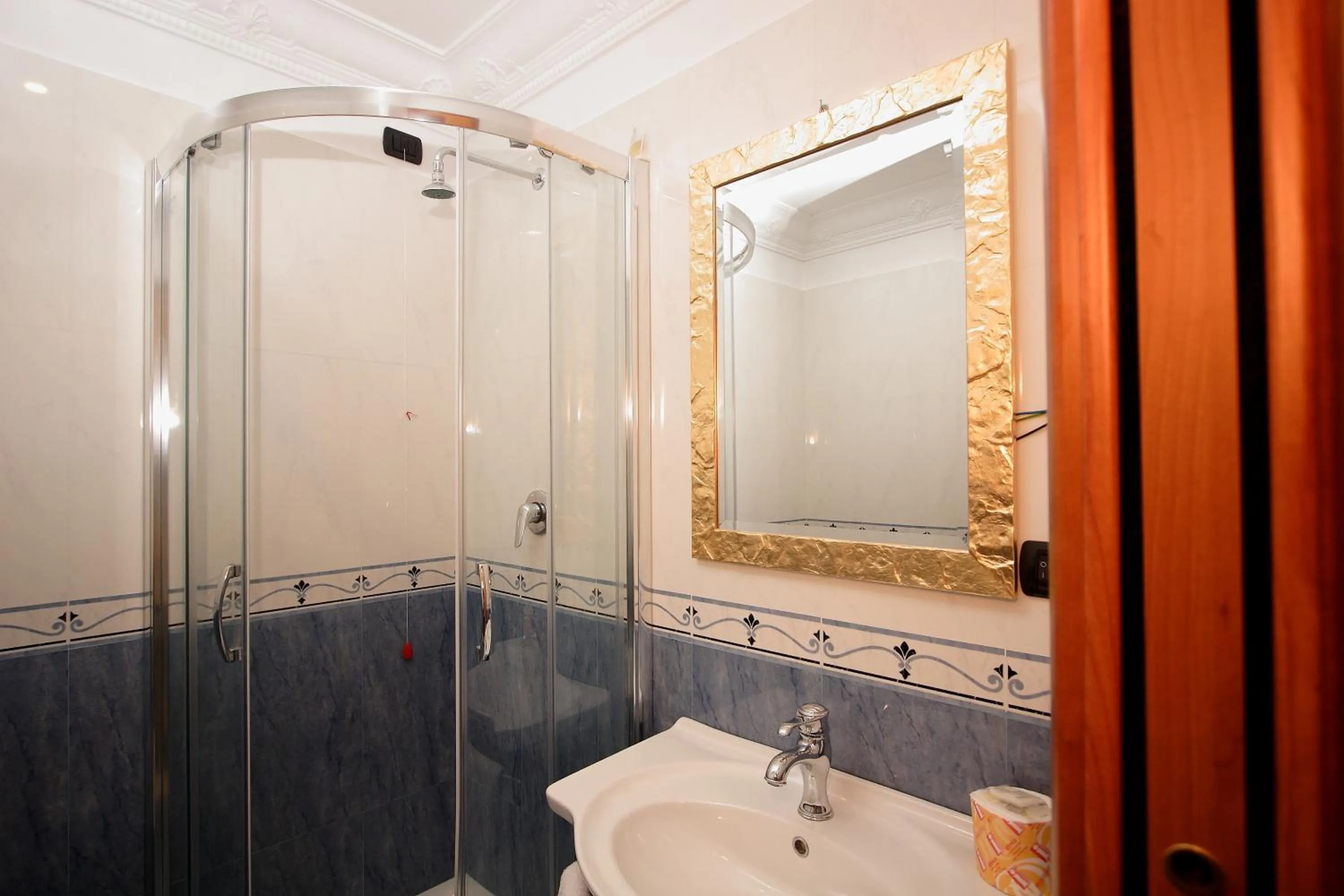 Bathroom in Caroline Suite