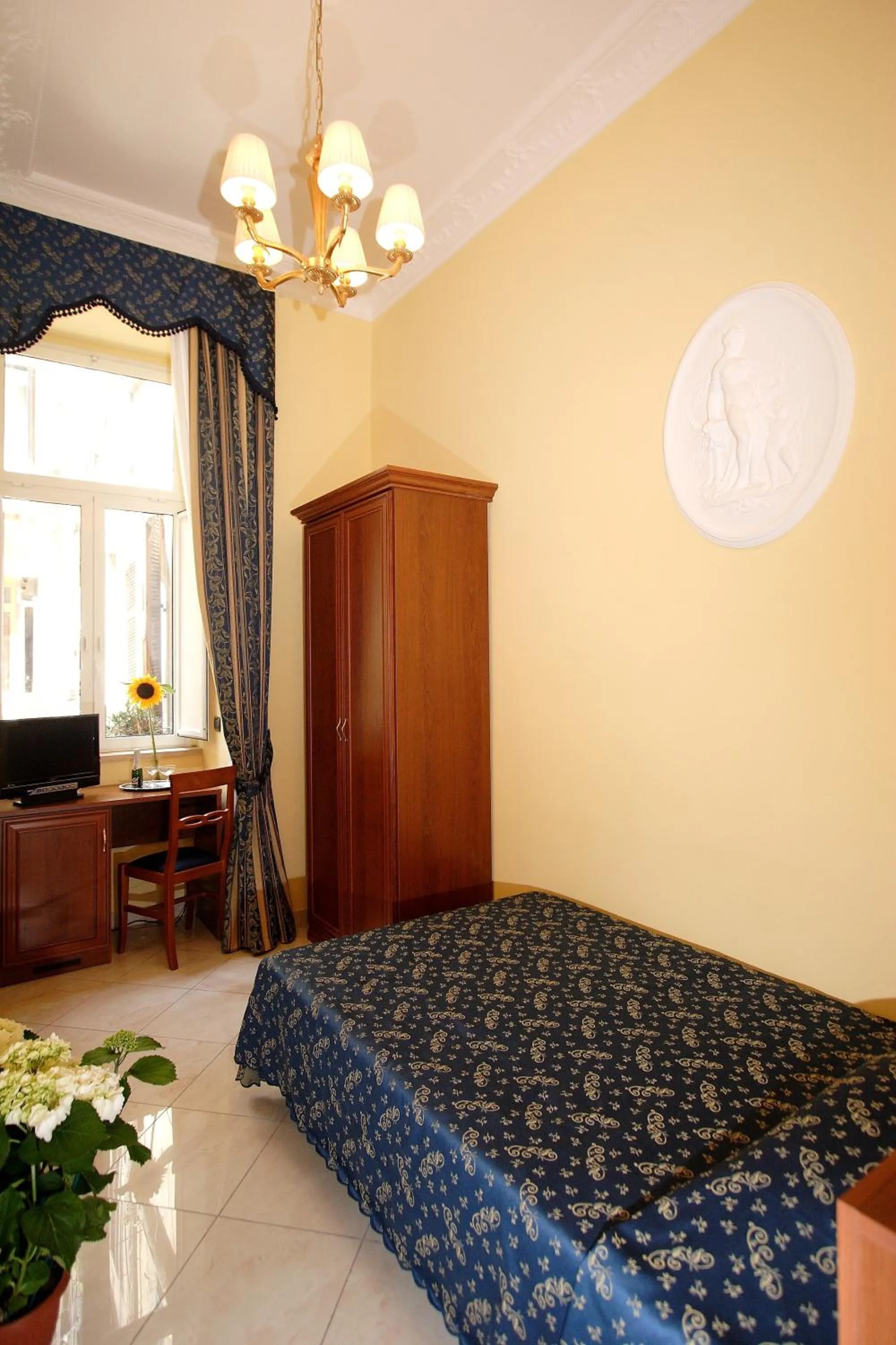 Bed in Caroline Suite