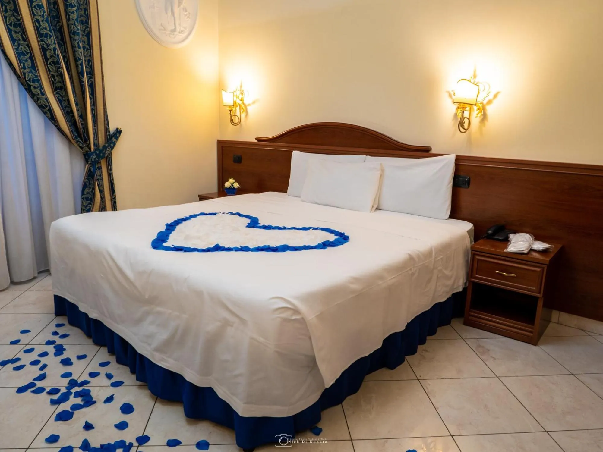 Photo of the whole room, Bed in Caroline Suite