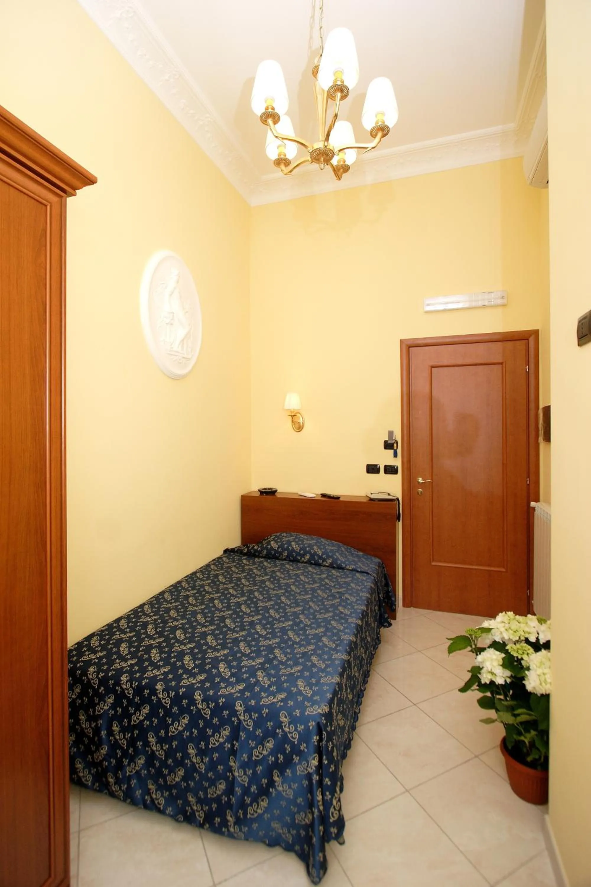 Bed in Caroline Suite