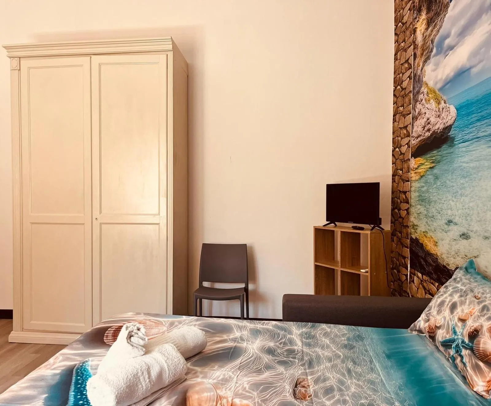 Bedroom, Bed in The square