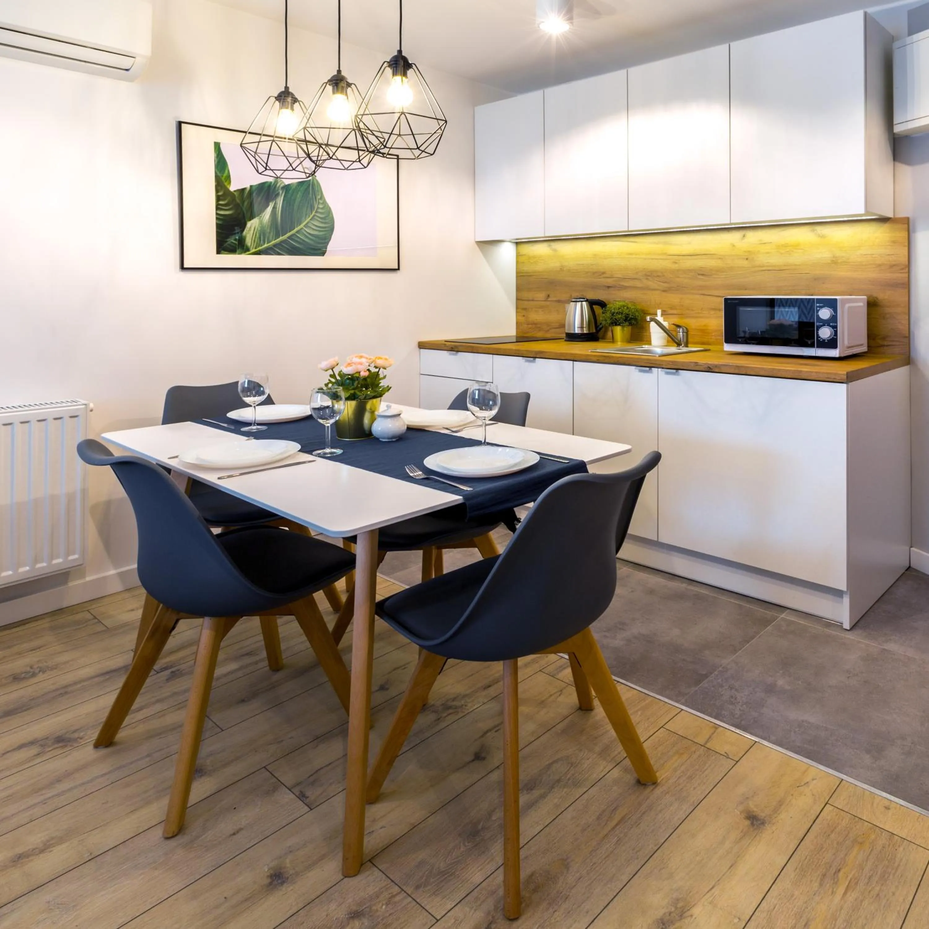 Kitchen or kitchenette in Friendhouse Apartments Vistula&Wawel