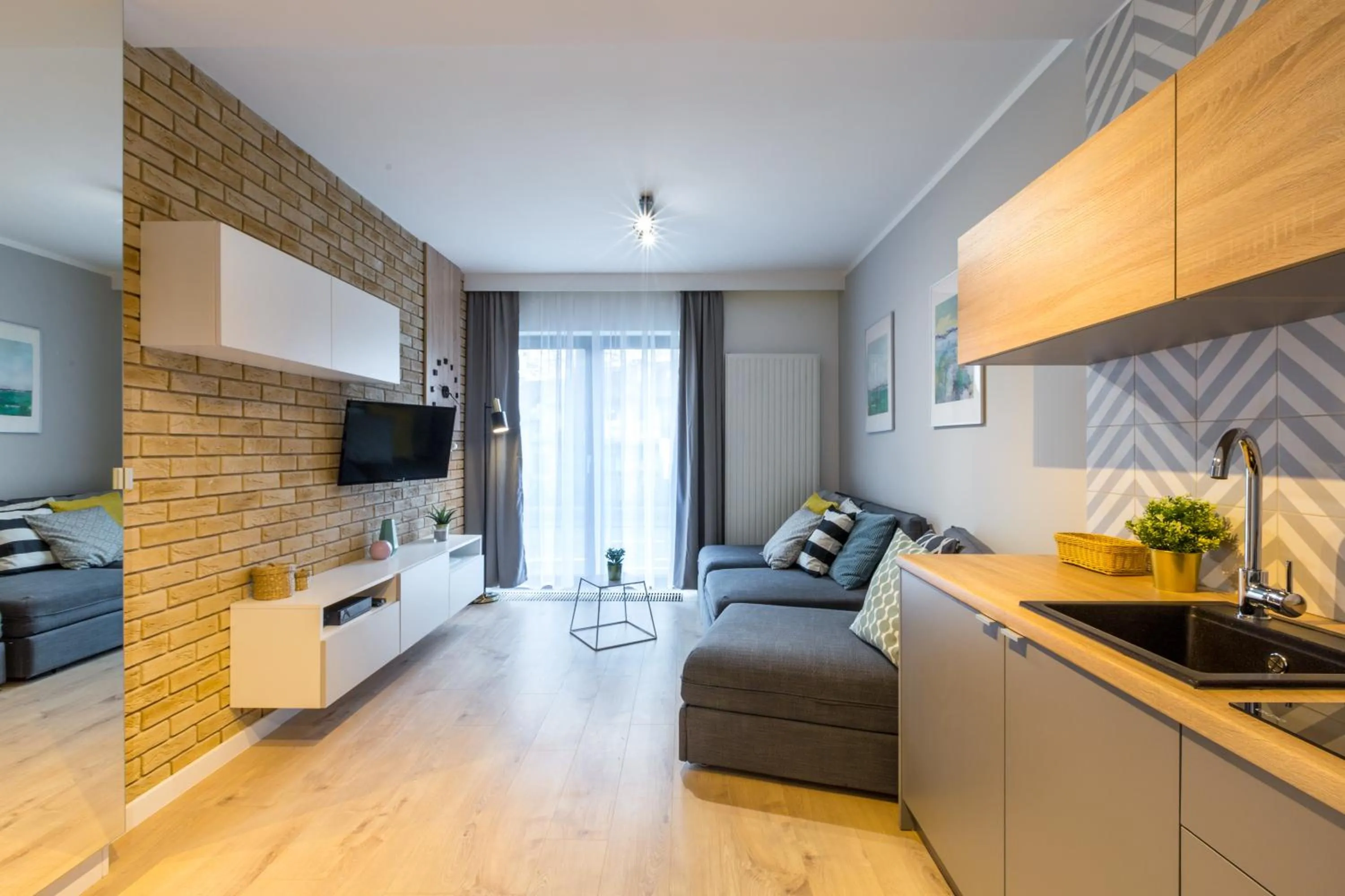 TV and multimedia in Friendhouse Apartments Vistula&Wawel