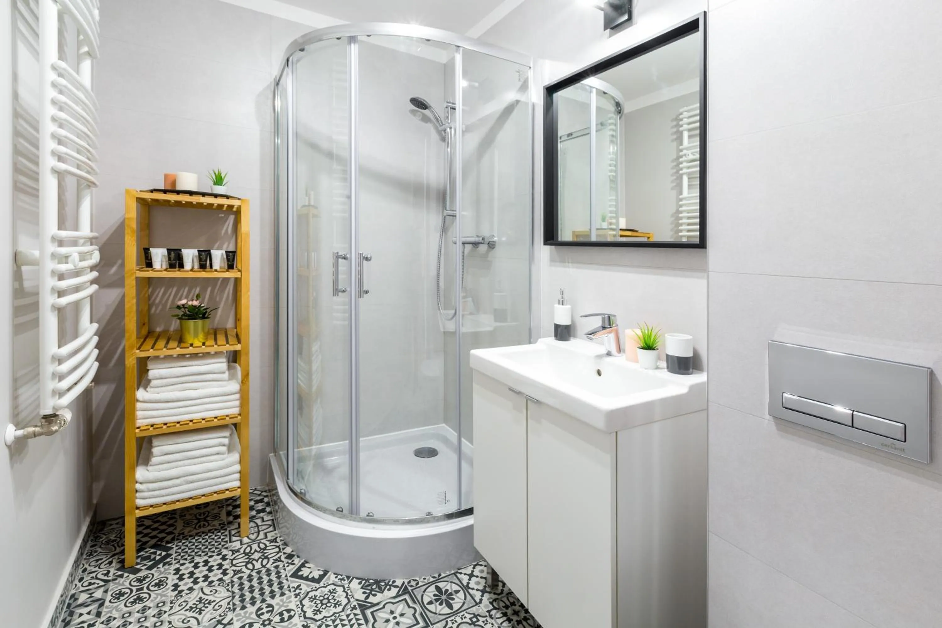Shower in Friendhouse Apartments Vistula&Wawel