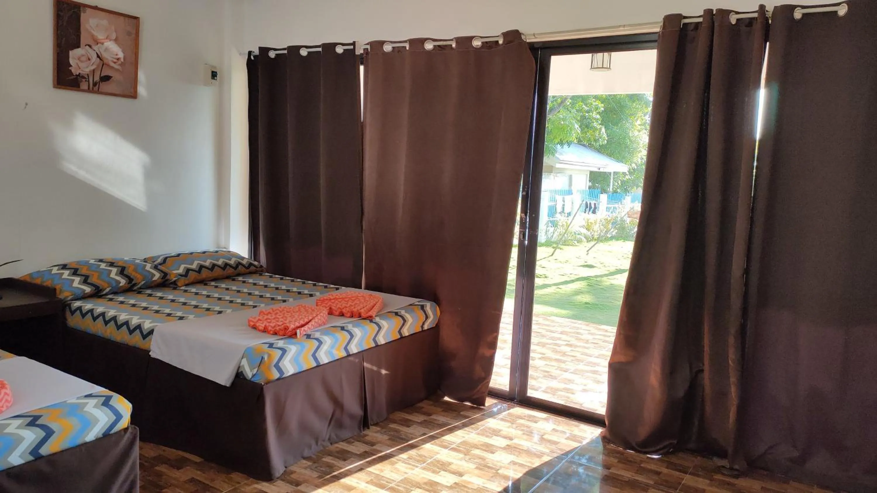 Photo of the whole room, Bed in Aloha