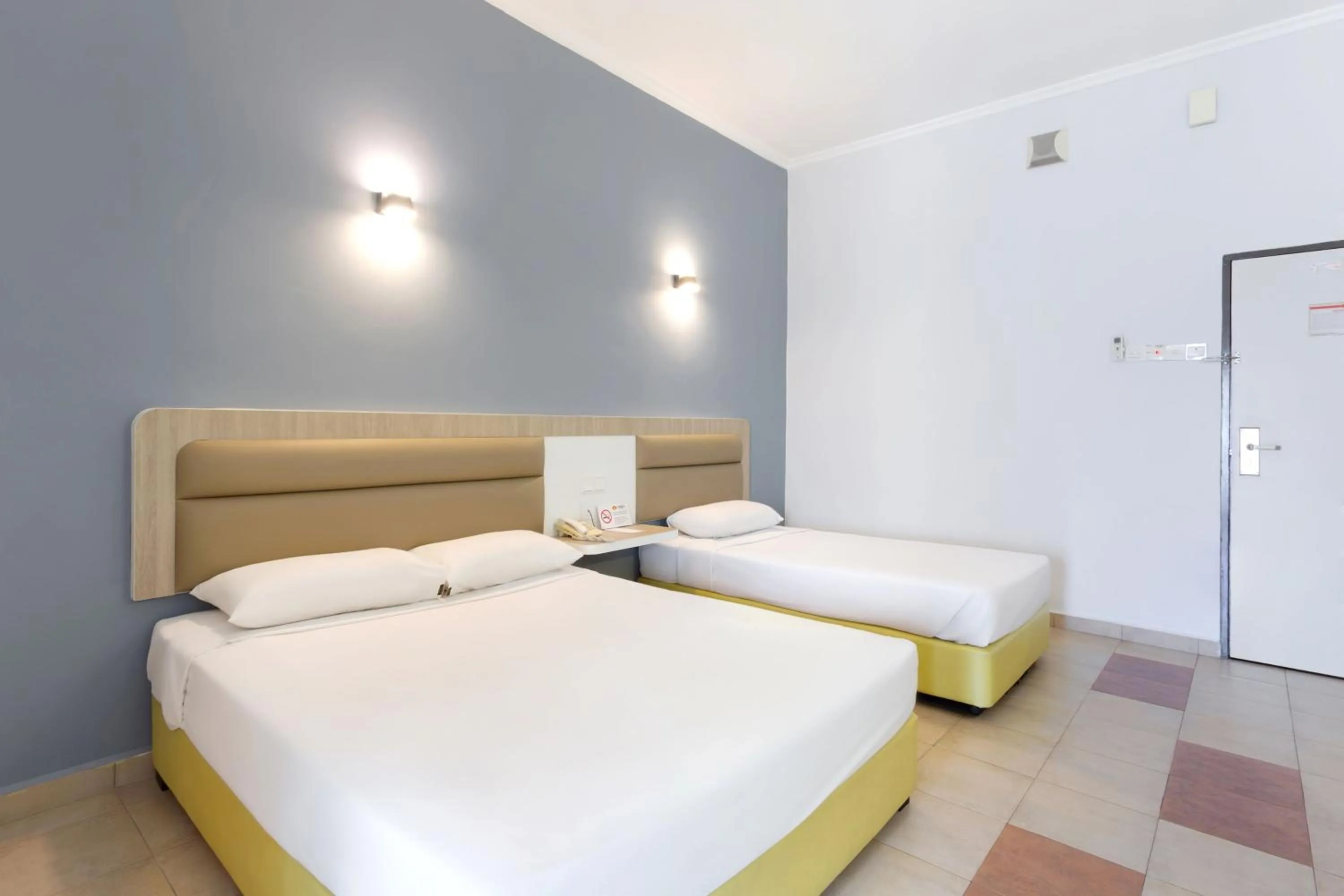 Bed in Kings Hotel Melaka