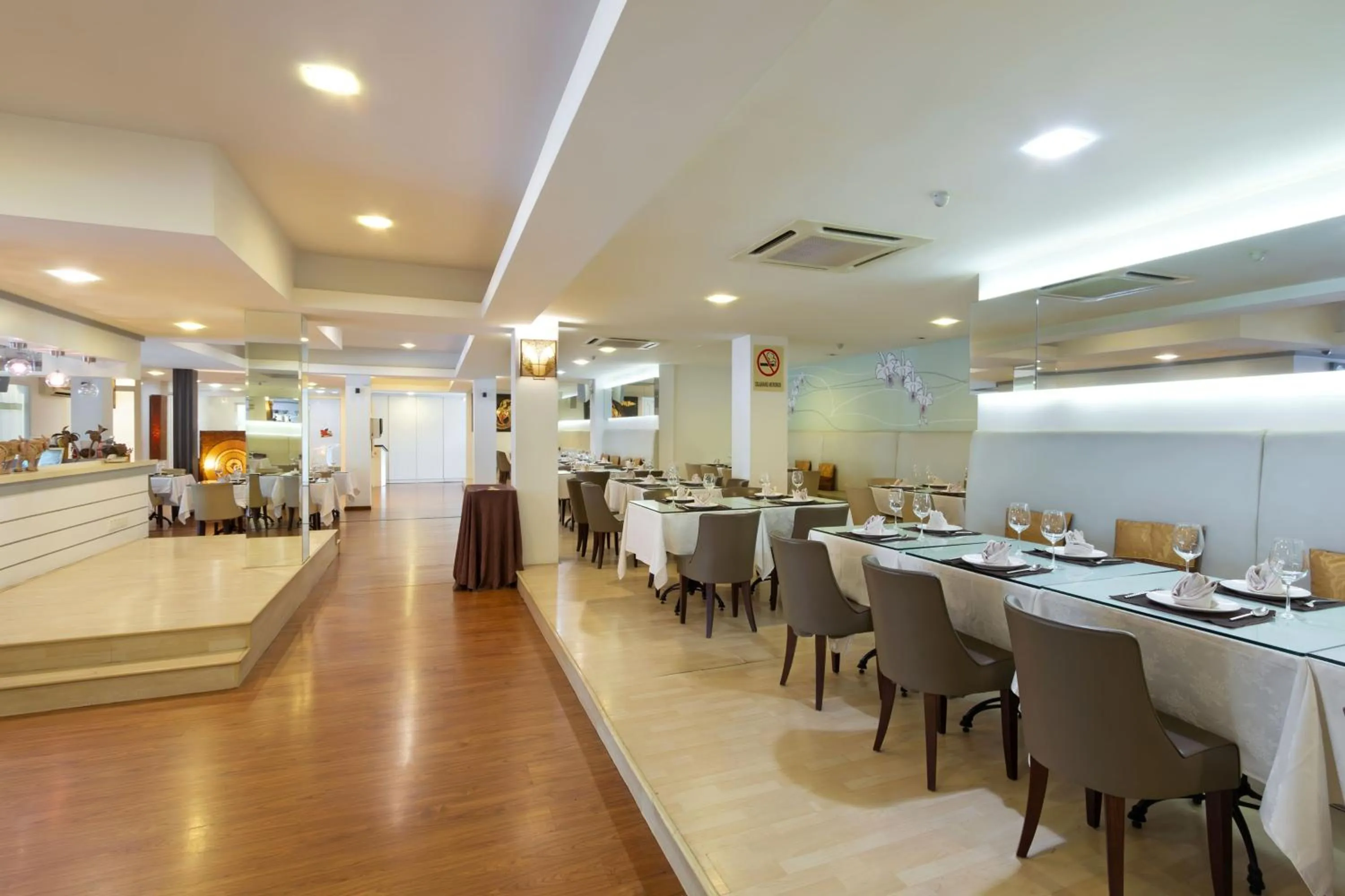 Restaurant/places to eat in Kings Hotel Melaka