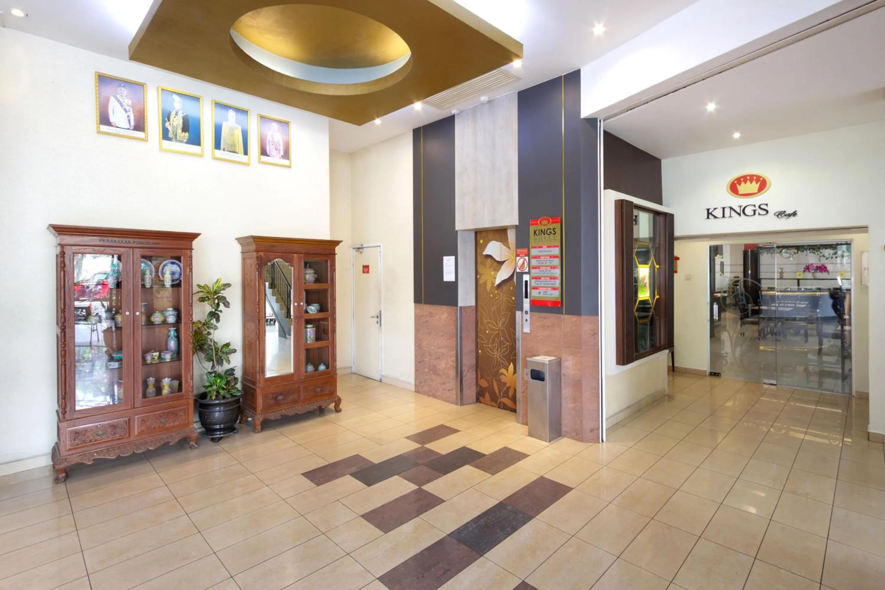 elevator in Kings Hotel Melaka