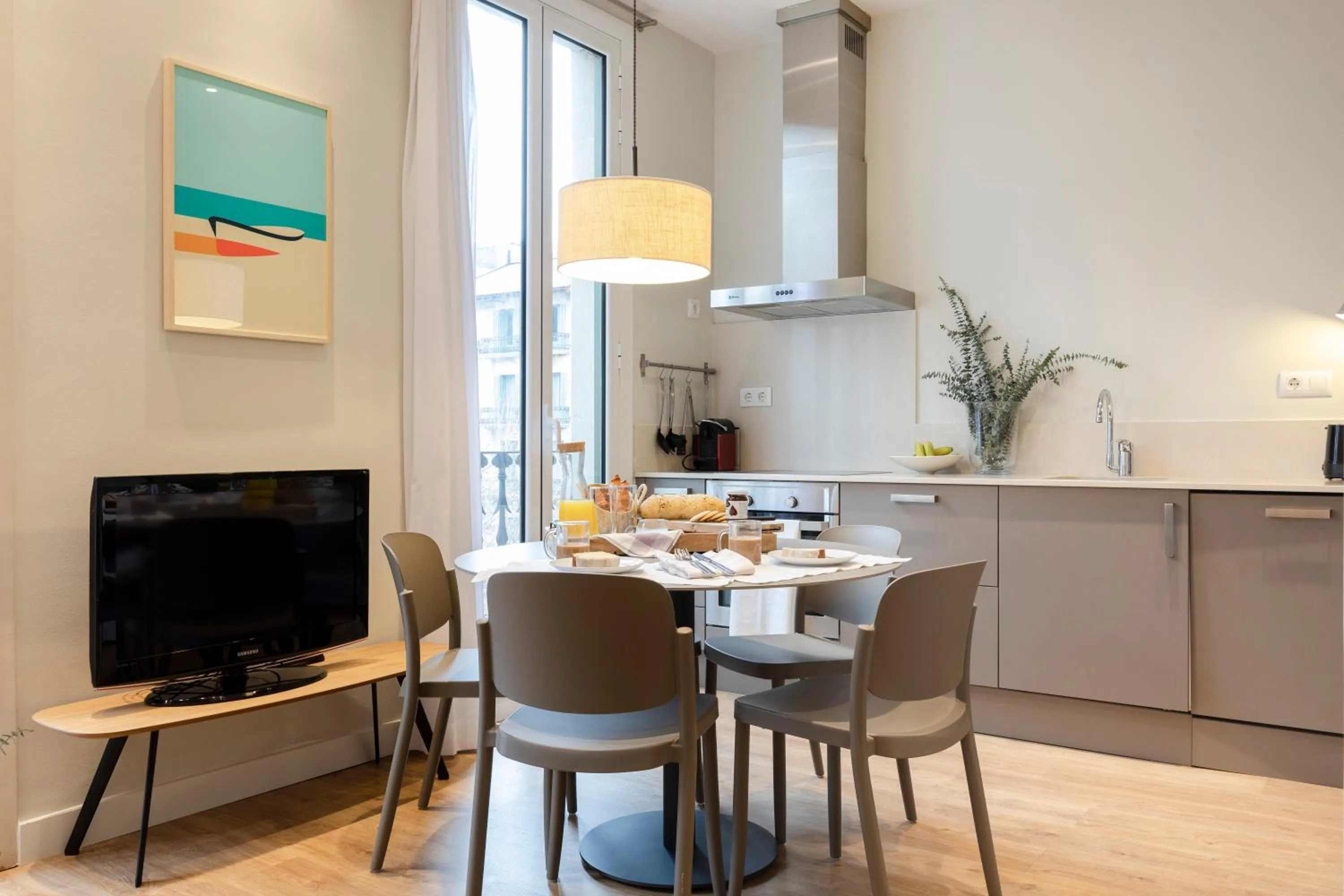 TV and multimedia in Aspasios Urquinaona Apartments