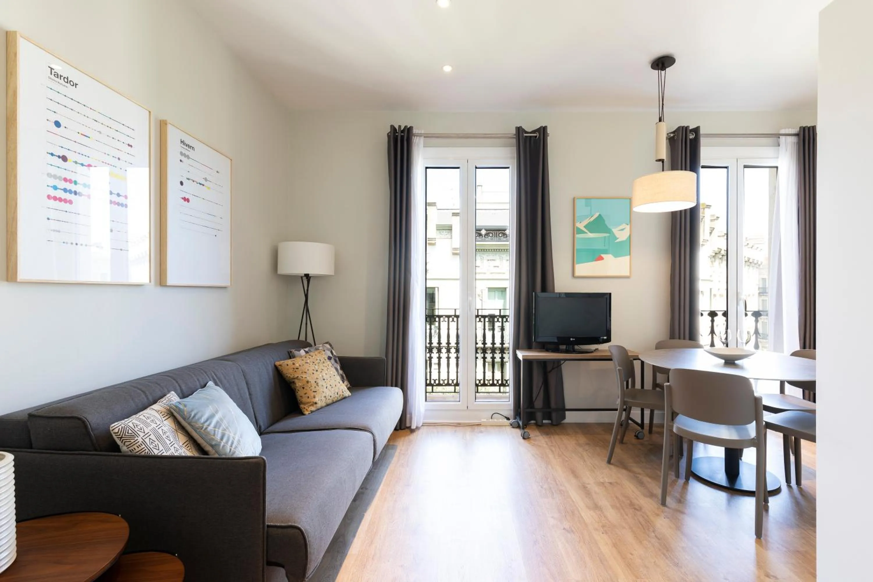 TV and multimedia in Aspasios Urquinaona Apartments