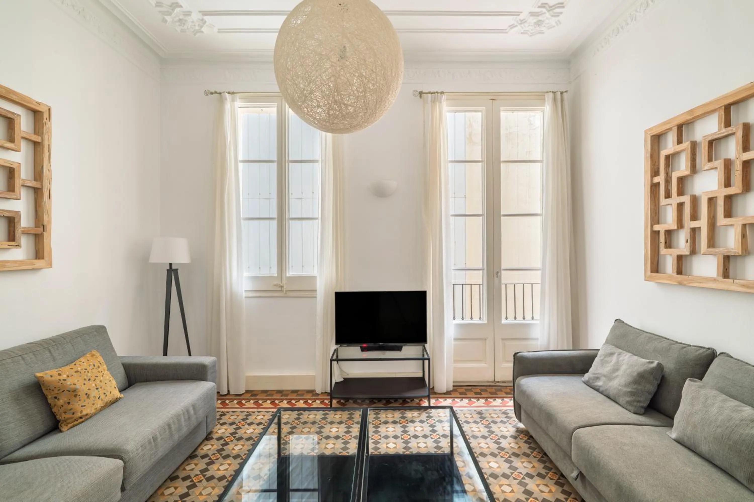 TV and multimedia in Aspasios Urquinaona Apartments