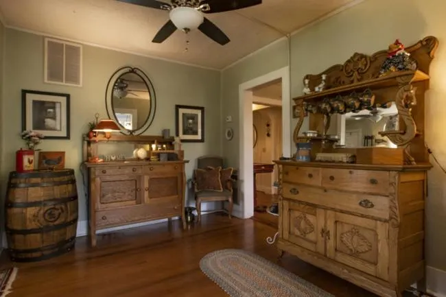 Living room in Folkestone Inn