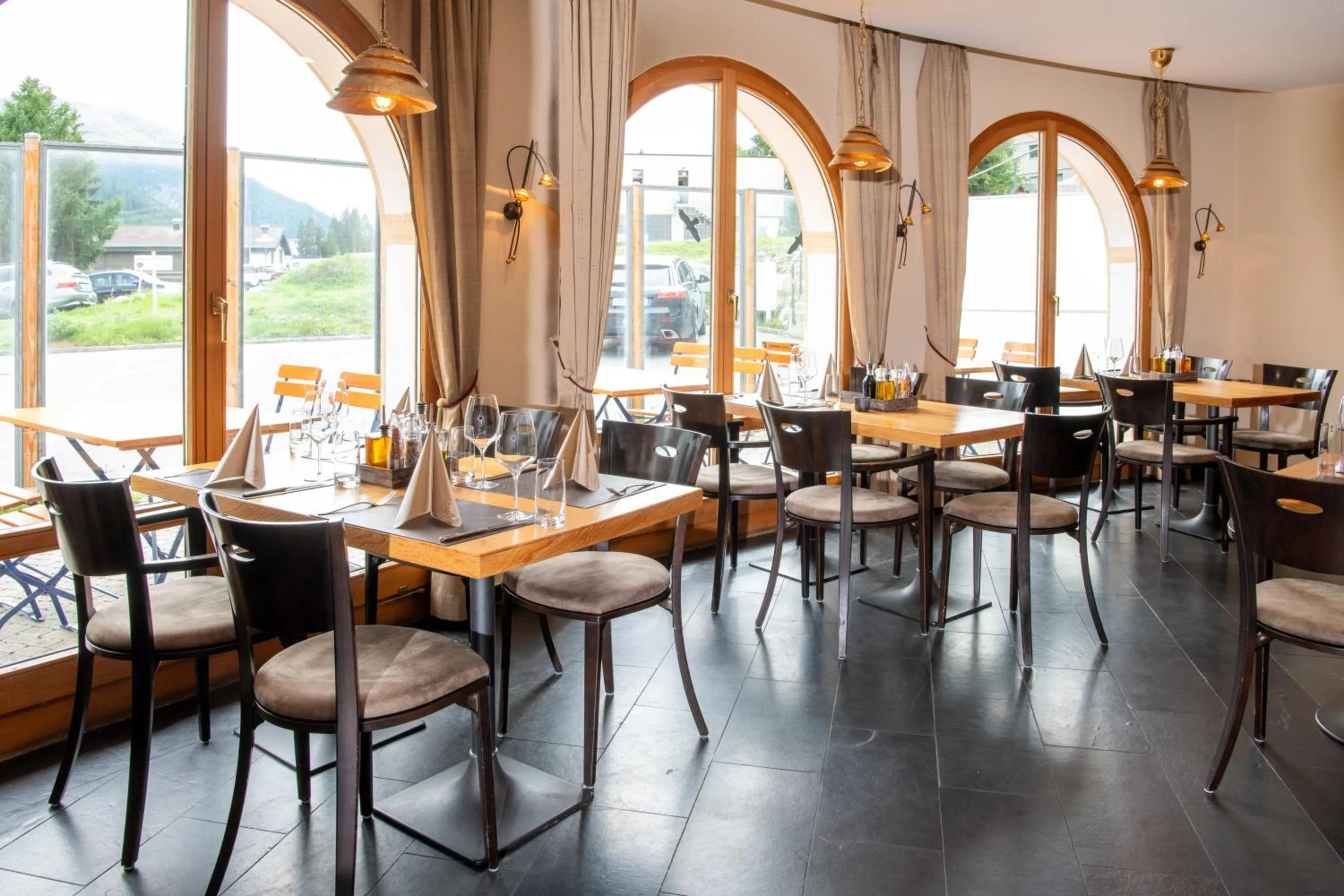 Restaurant/places to eat in Hotel Allegra