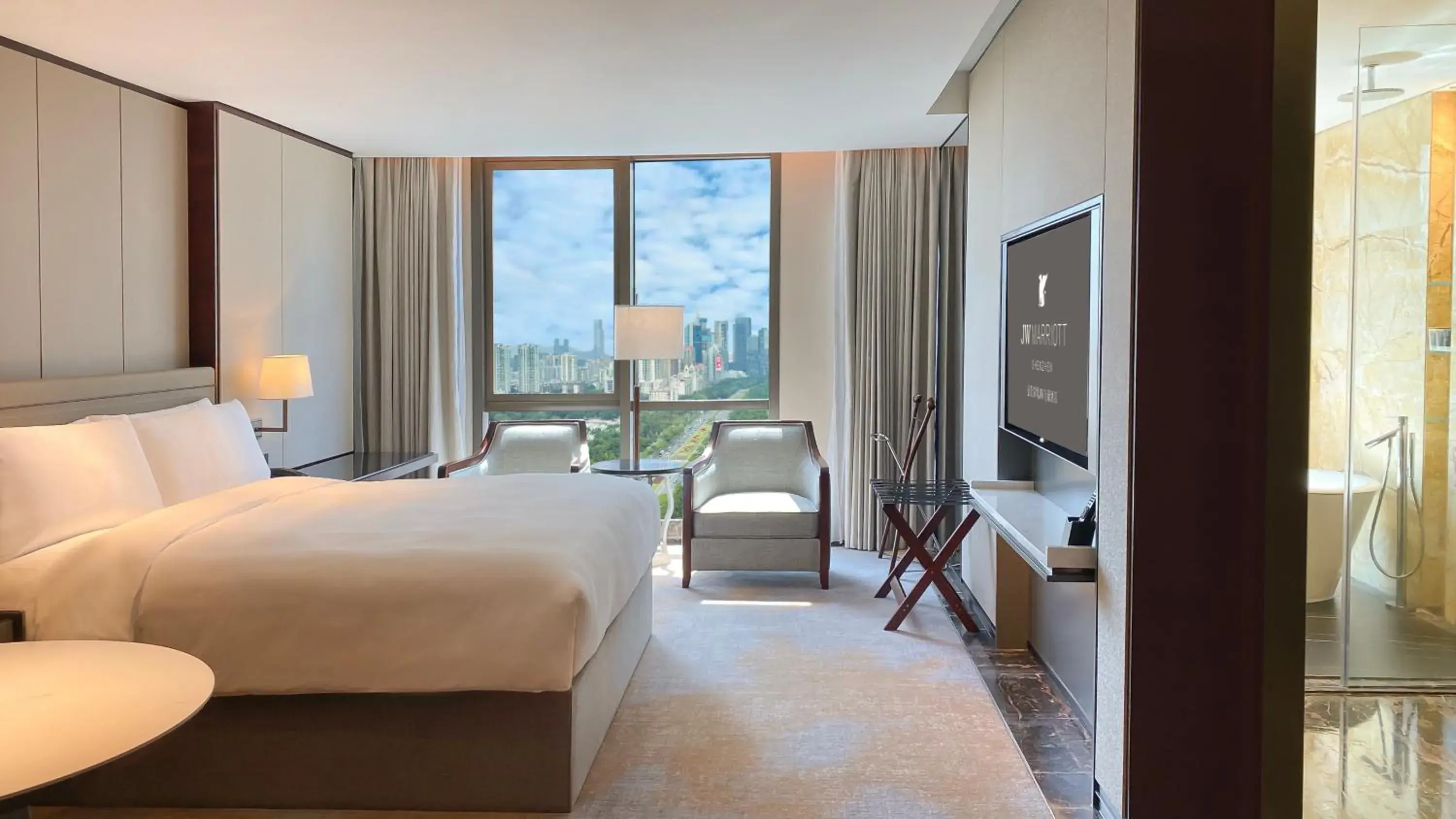 Deluxe King Room in JW Marriott Hotel Shenzhen Deluxe King Room in JW Marriott Hotel Shenzhen