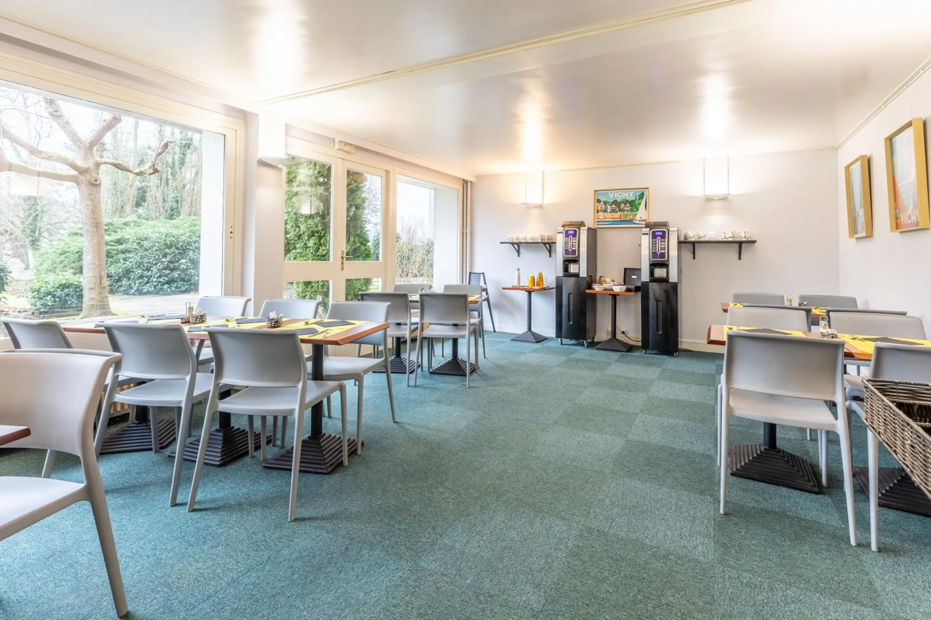 Breakfast in Brit Hotel Le Parc Vichy