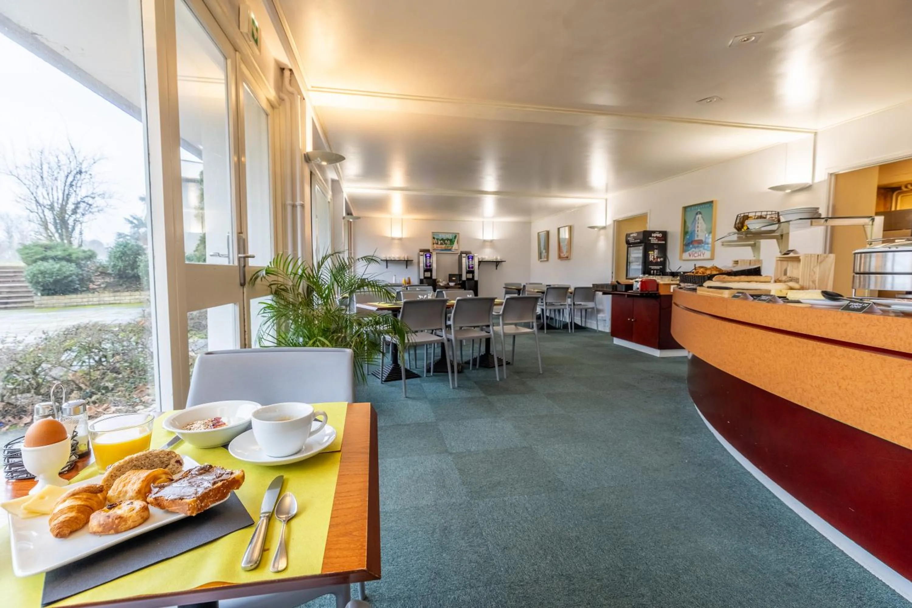 Breakfast in Brit Hotel Le Parc Vichy