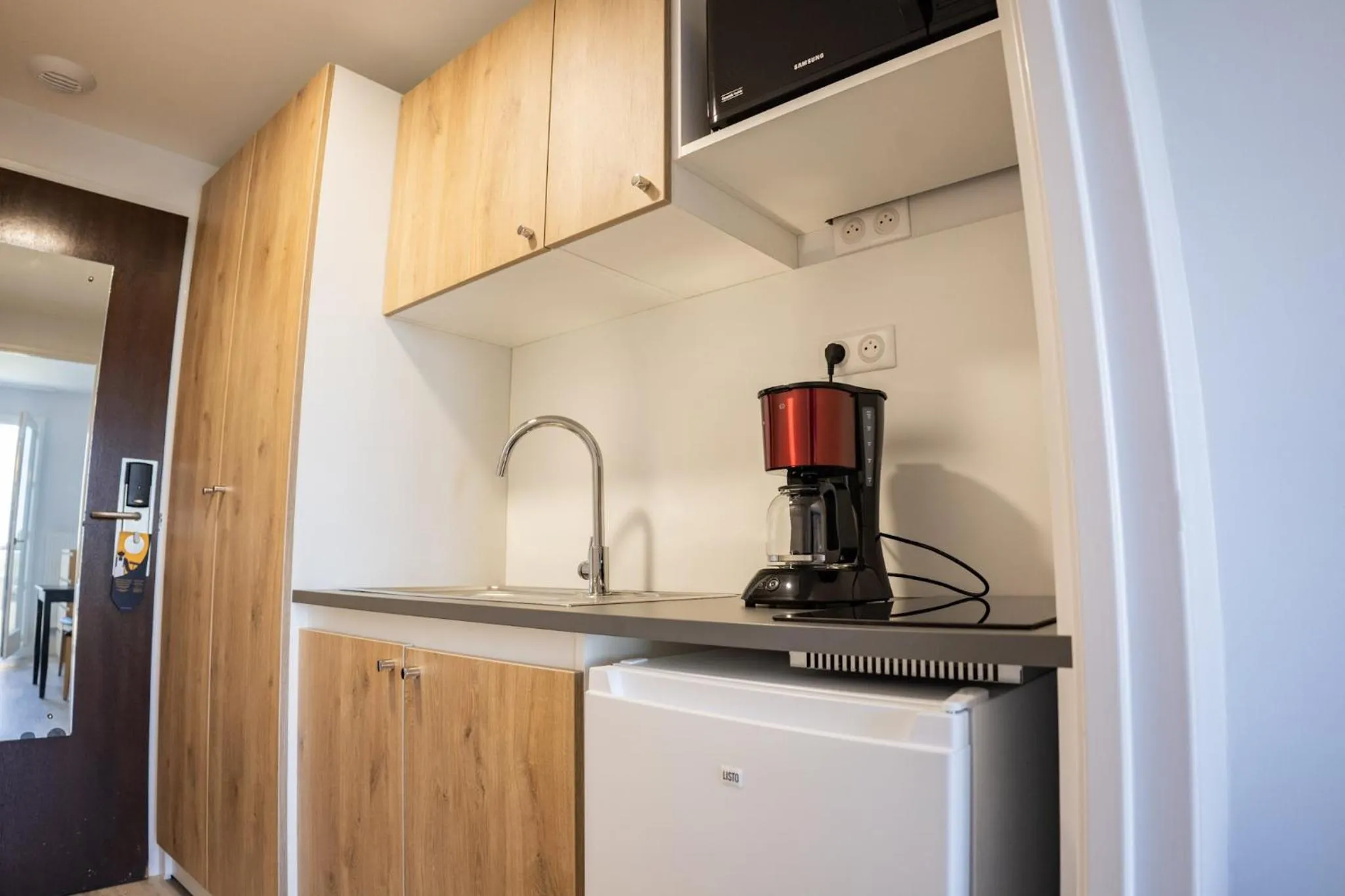 Kitchen or kitchenette in Brit Hotel Le Parc Vichy