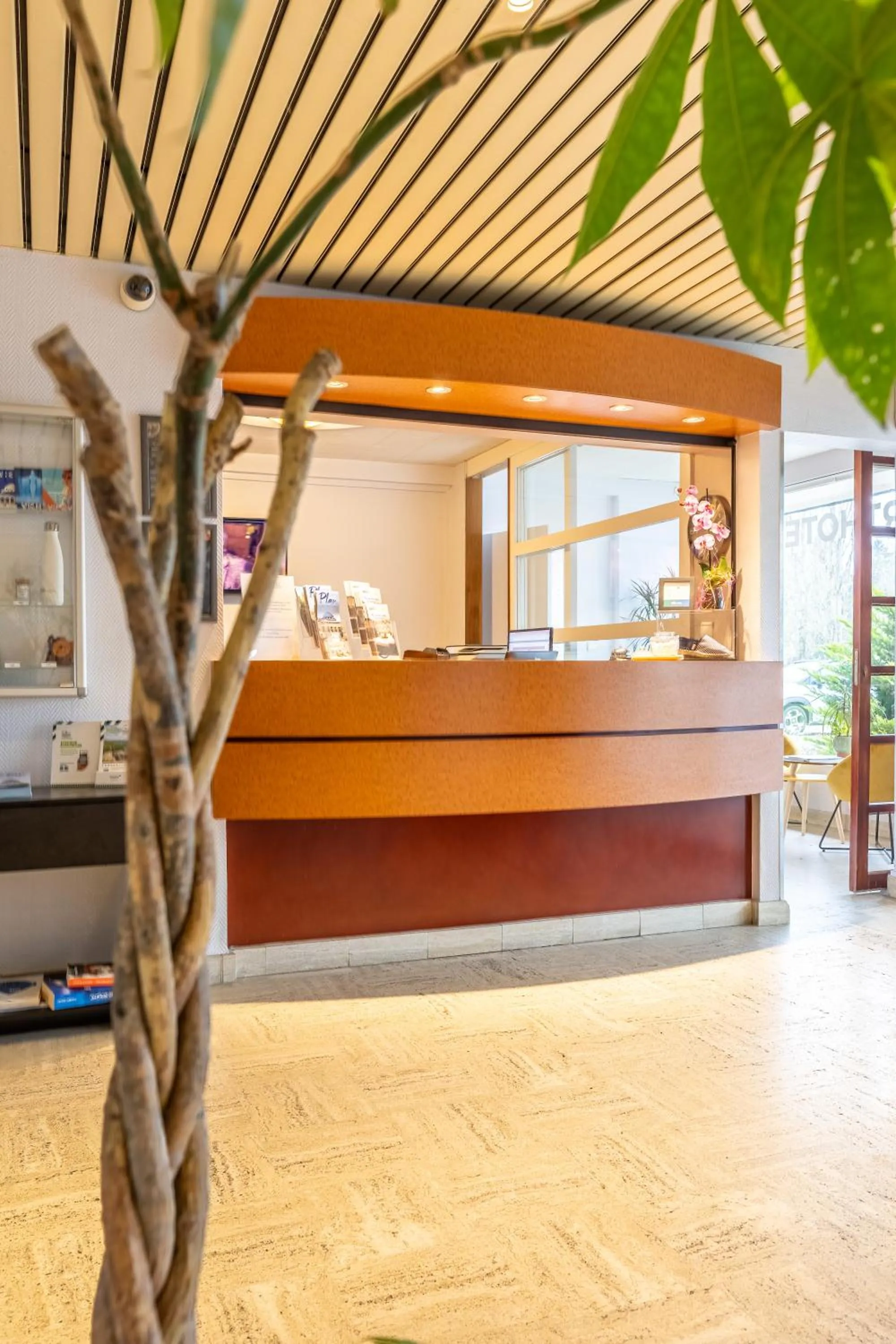 Lobby or reception in Brit Hotel Le Parc Vichy