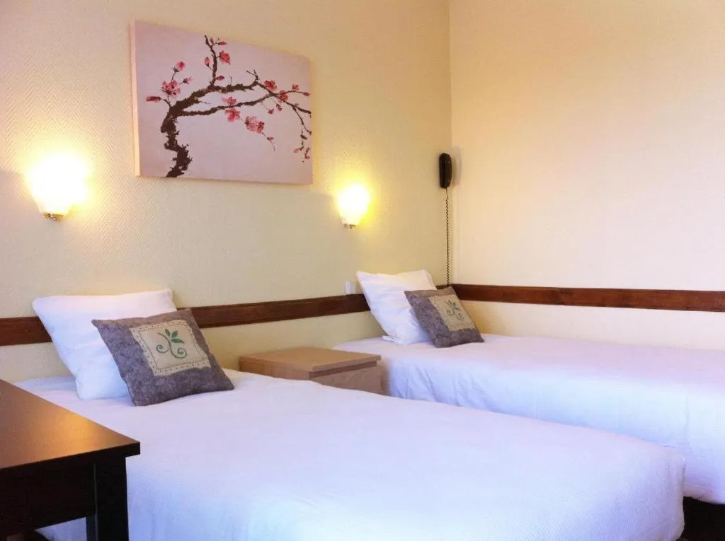 Photo of the whole room, Bed in Brit Hotel Le Parc Vichy