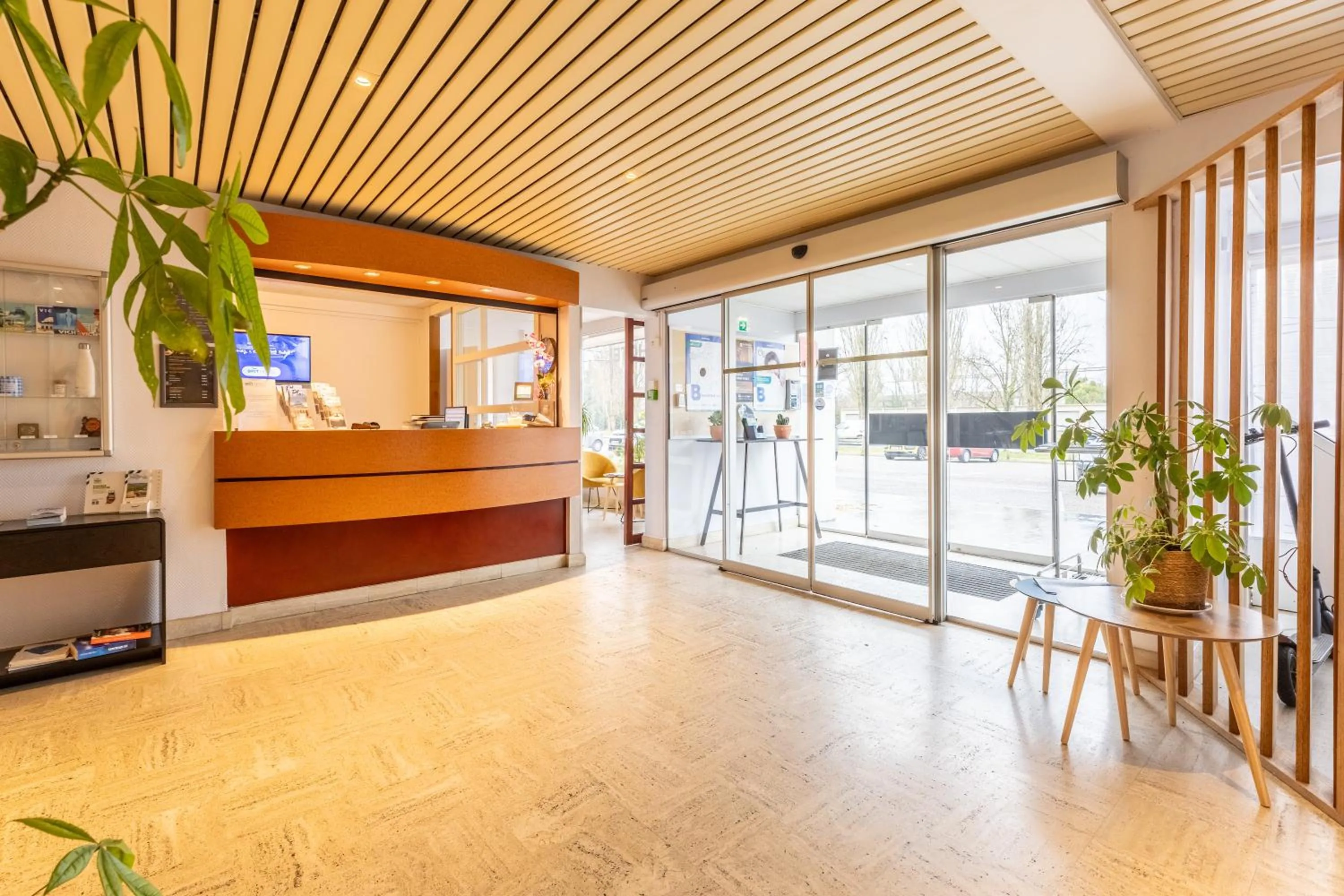Lobby or reception in Brit Hotel Le Parc Vichy