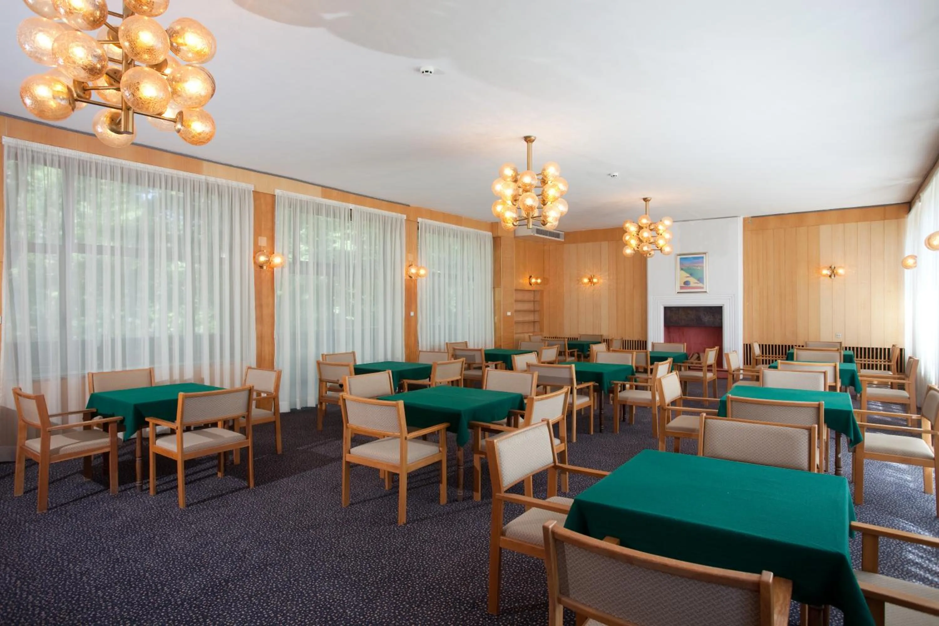 Restaurant/places to eat in HVD Lotos Hotel