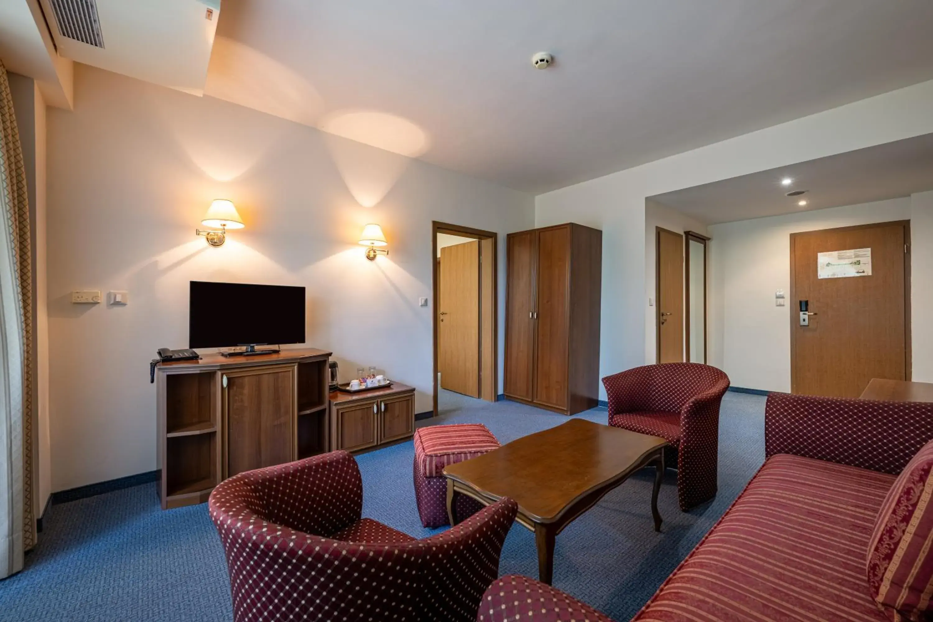 One-Bedroom Suite with Sea View in HVD Lotos Hotel - All Inclusive à-la-carte, Private Beach & Free Parking One-Bedroom Suite with Sea View in HVD Lotos Hotel - All Inclusive à-la-carte, Private Beach & Free Parking