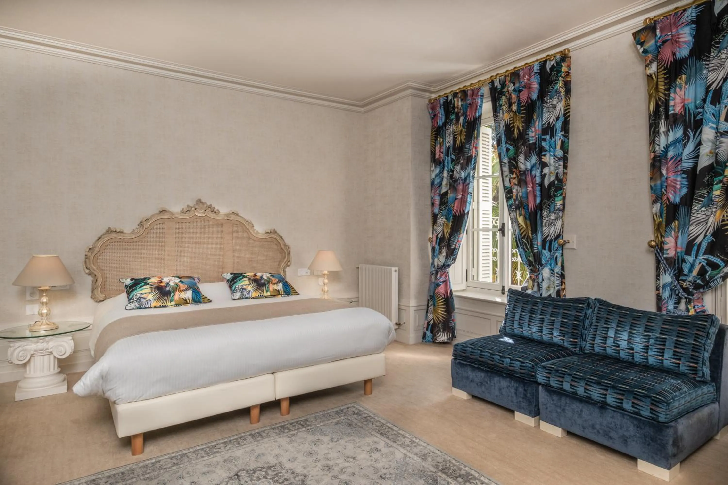 Bedroom, Bed in Chateau De Rochecotte