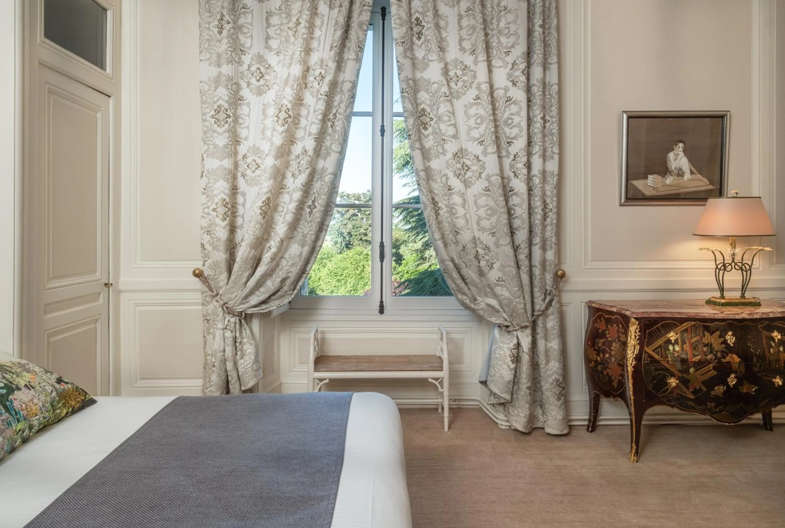 Bedroom, Bed in Chateau De Rochecotte