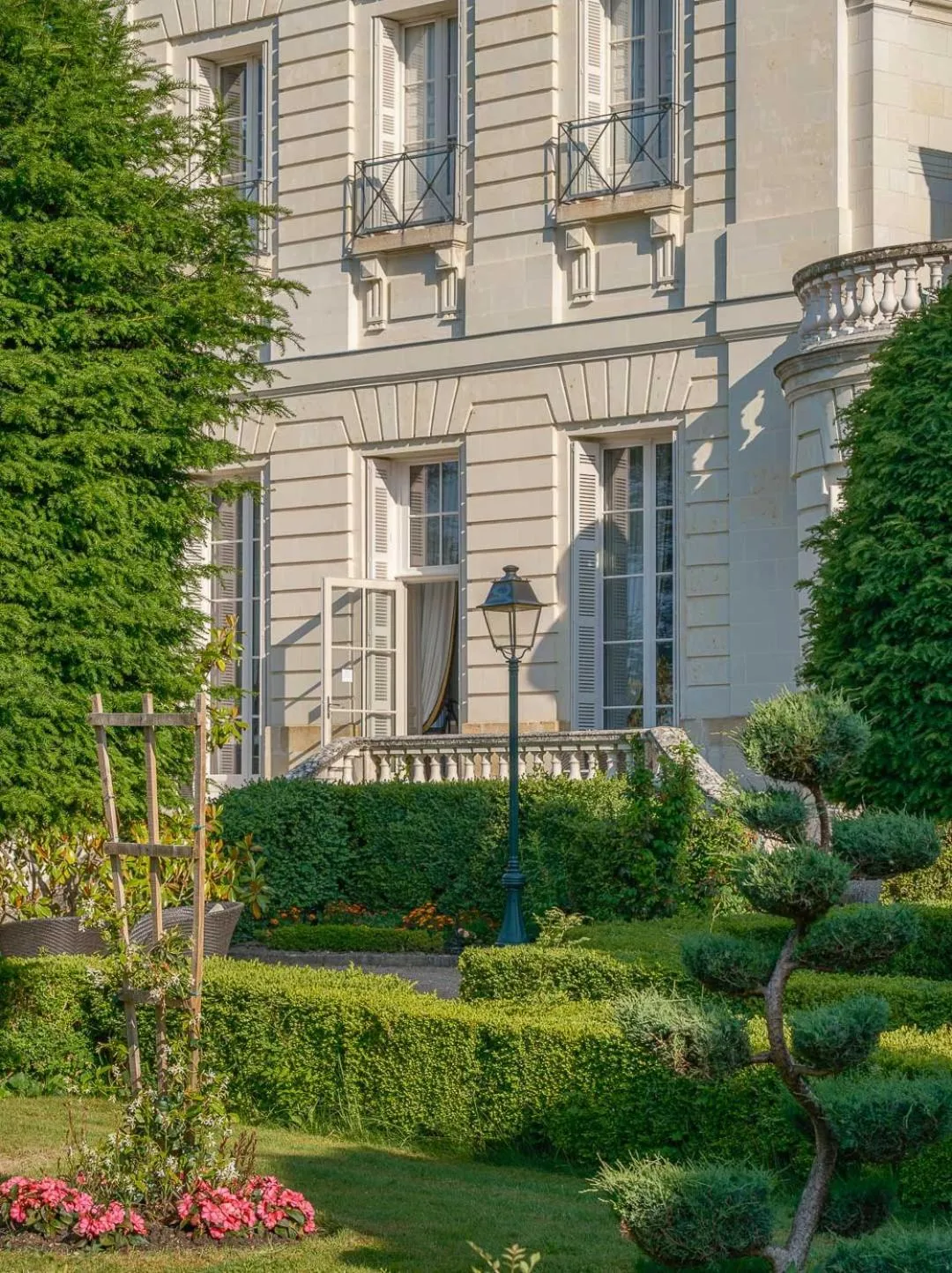 Property building in Chateau De Rochecotte