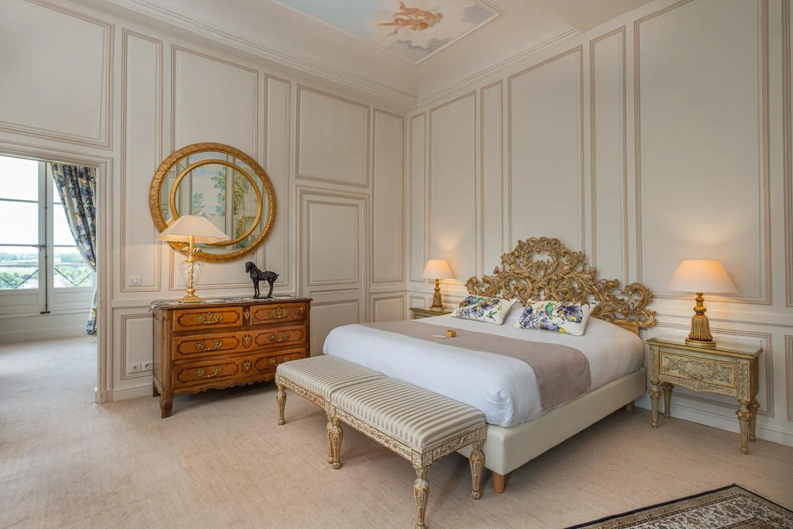 Bed in Chateau De Rochecotte