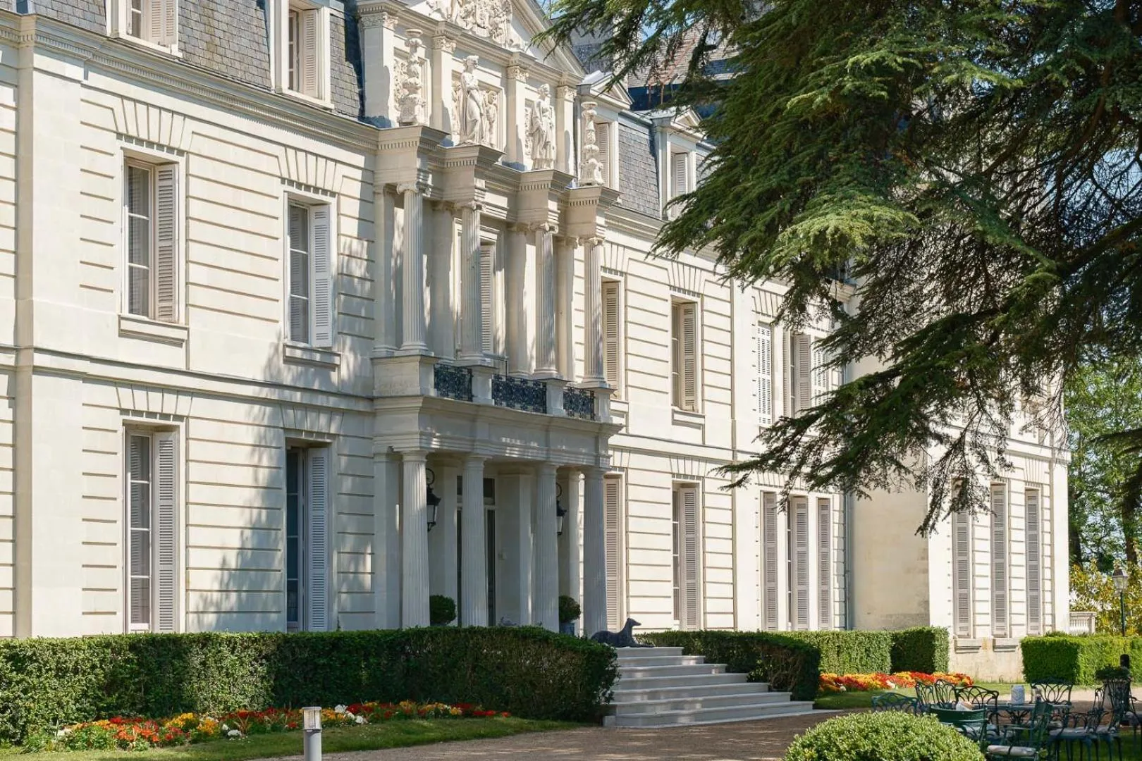 Property building in Chateau De Rochecotte