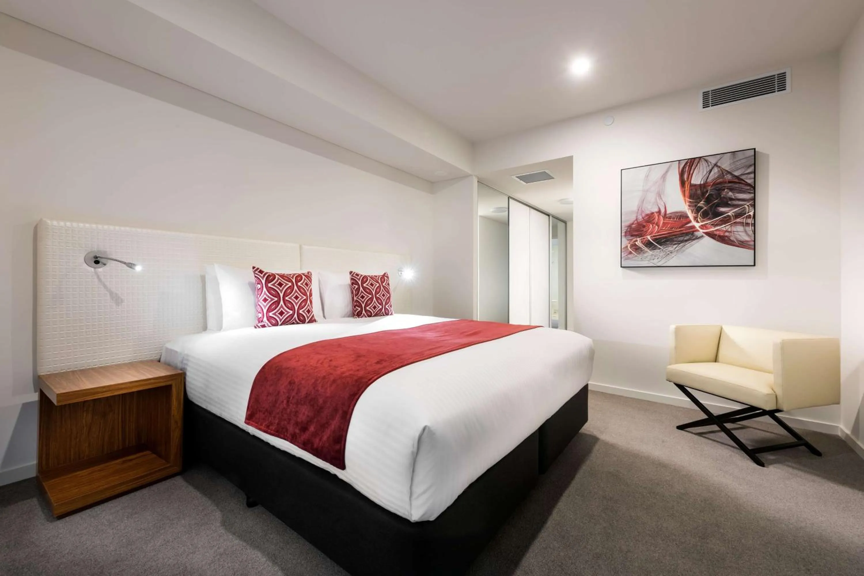 Photo of the whole room, Bed in Ramada by Wyndham VetroBlu Scarborough Beach