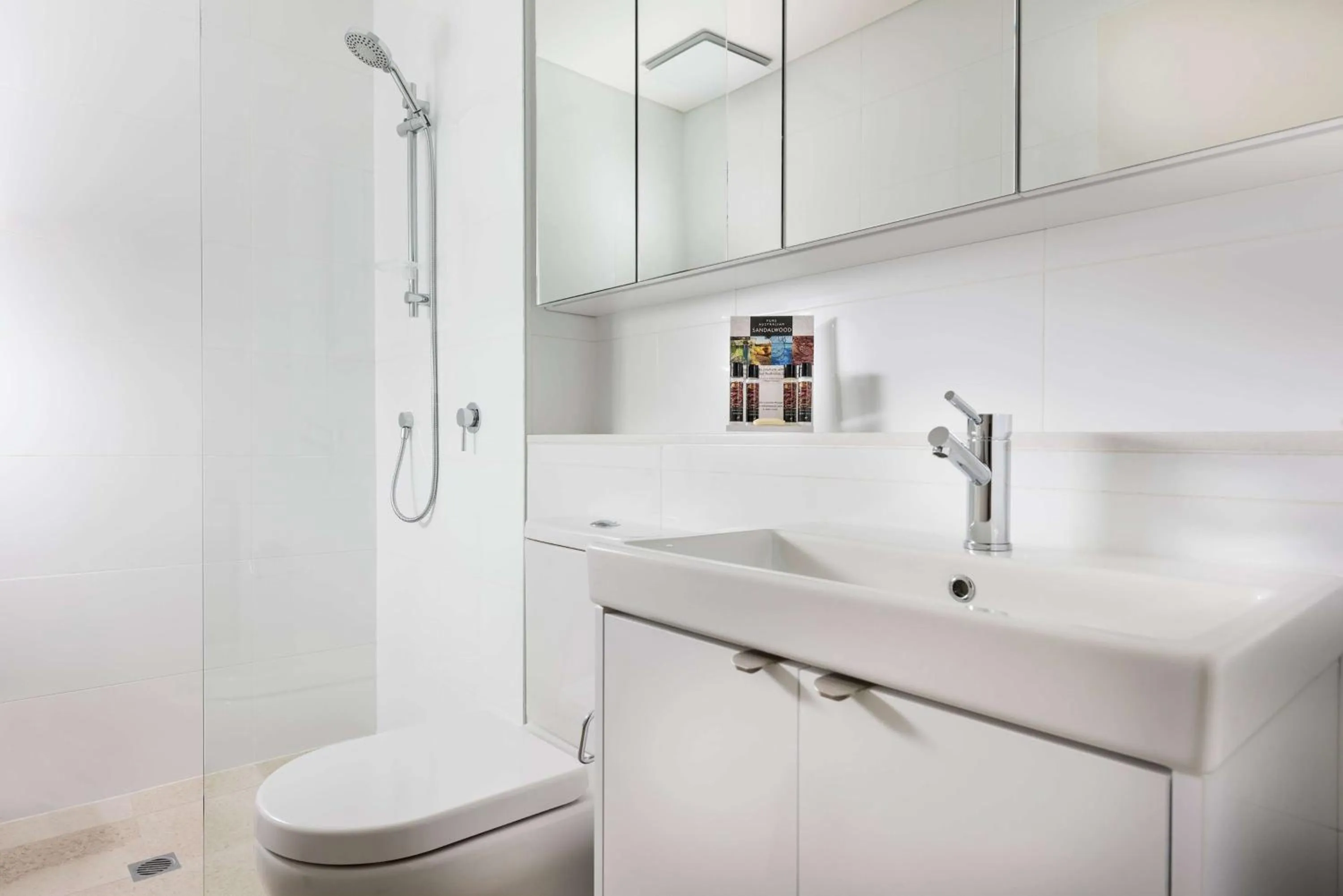 Bathroom in Ramada by Wyndham VetroBlu Scarborough Beach